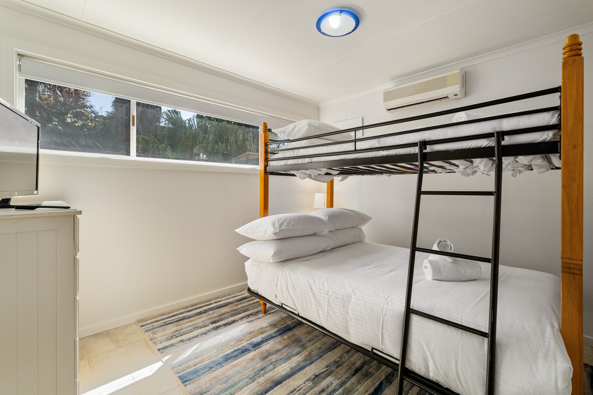 Spacious 4-Bed Home 5-min from the Beach