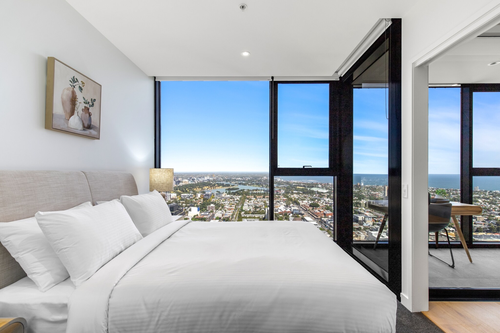 Modern 1-Bed in Hip Southbank with Pool & Gym