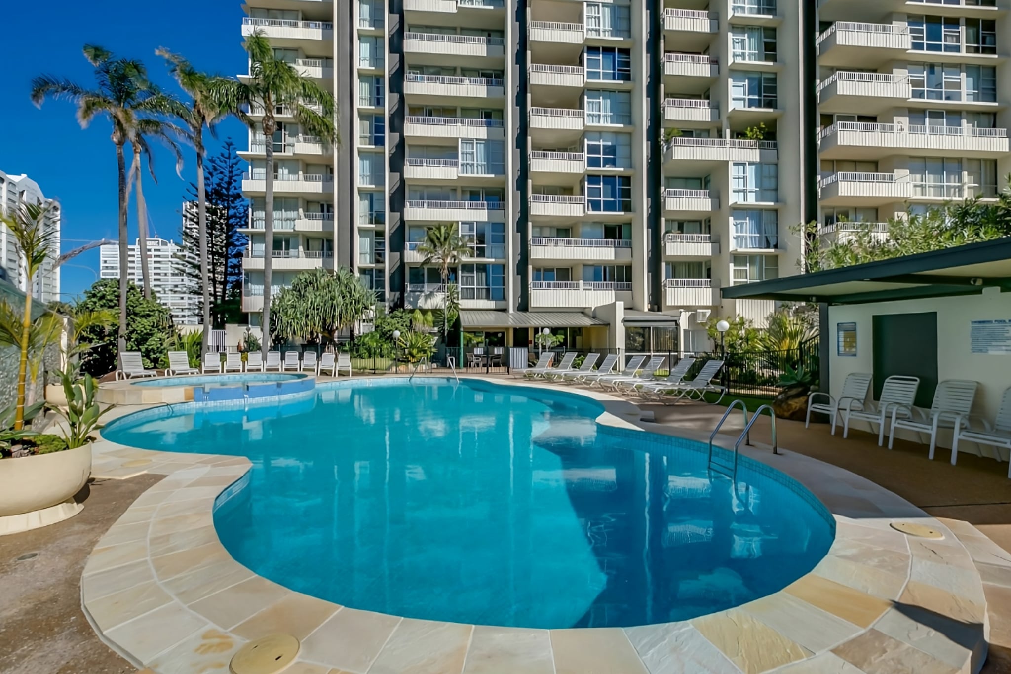 Ocean View 2-Bed with Pool, Tennis Court & BBQ