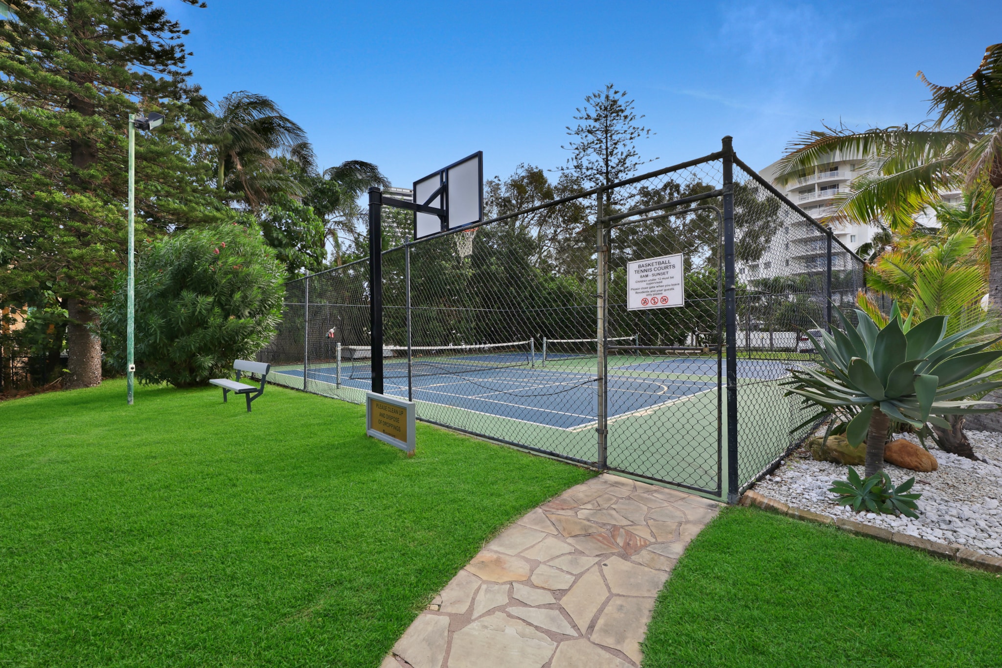 Ocean View 2-Bed with Pool, Tennis Court & BBQ
