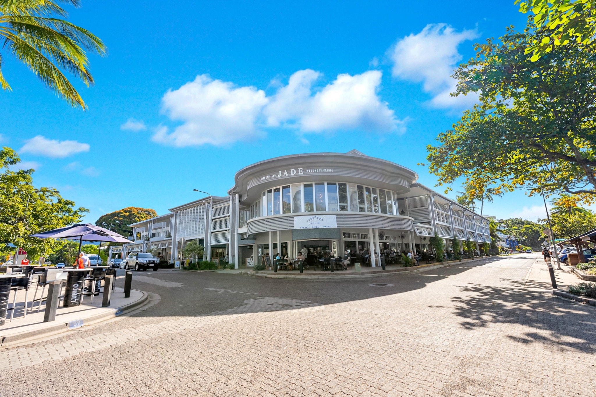 Beachfront 3-Bed with Pool & Stunning Ocean Views