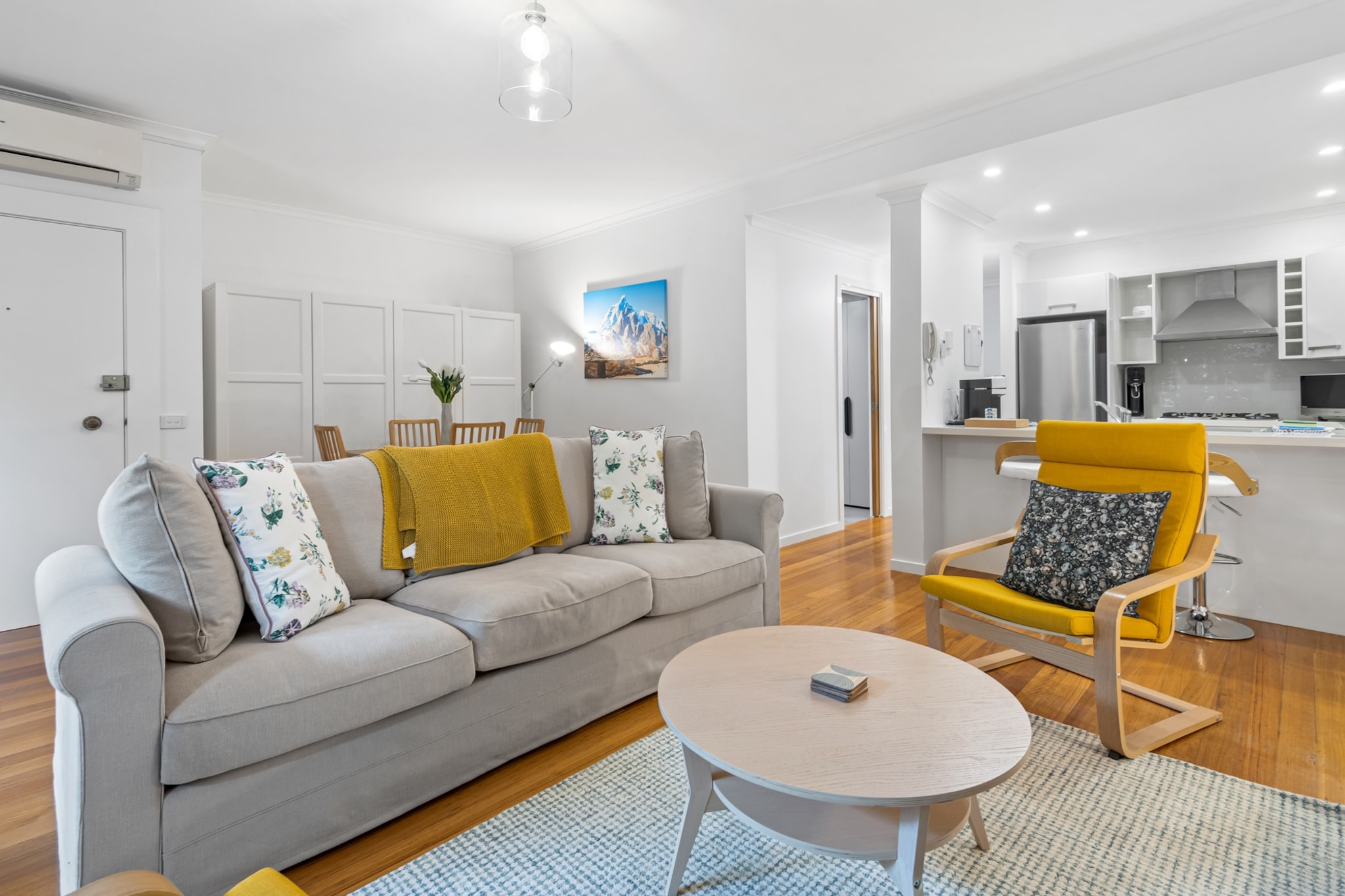 Hot Water, Internet Access DSL, Wardrobe, Kitchen(stove, electric kettle, toaster, coffee machine, oven, microwave, dishwasher, fridge, dishes and cutlery, Wine glasses), bedroom(Bed Linen, Room-darkening shades, Queen Bed), bedroom(Queen Bed), bathroom(bath tub, hairdryer, Towels/Sheets (Incl.), shampoo, body soap, Conditioner, Shower gel), First Aid, Play area, TV, tumble dryer, washing machine, heating, air conditioning, swimming pool, private outdoor pool, iron, Essentials, Carbon monoxide detector, Long term stays allowed, Town