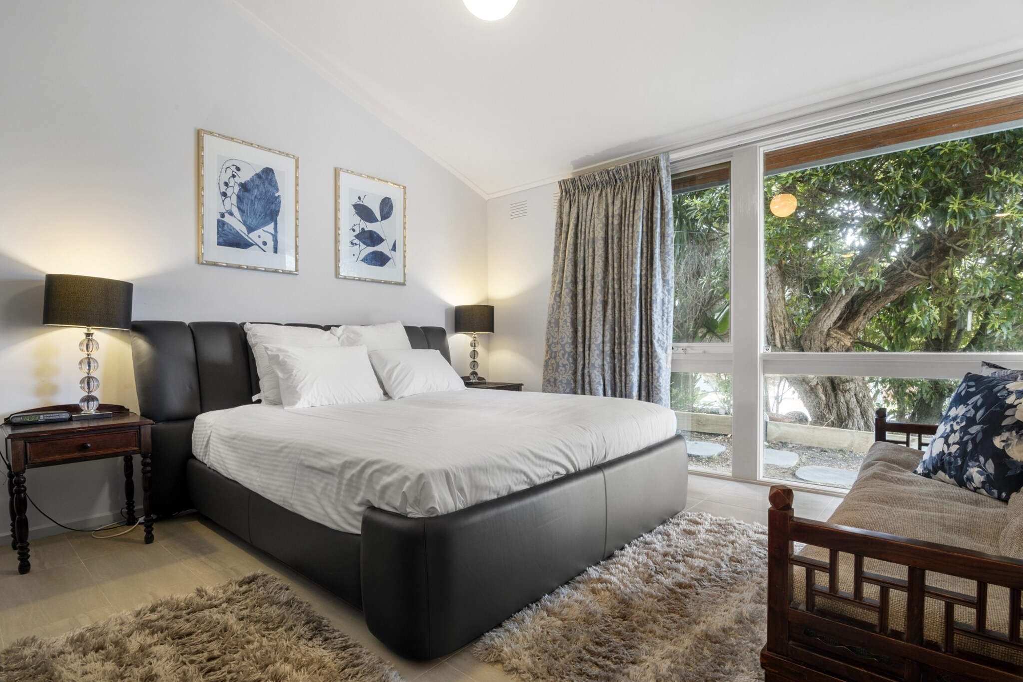 Bed Linen, Hot Water, Internet Access DSL, Safe, Wardrobe, Living room(TV), Kitchen(stove, electric kettle, toaster, coffee machine, oven, microwave, dishwasher, fridge), bedroom(double king size bed), bedroom(Queen Bed), bedroom(Queen Bed), bedroom(double bed), bedroom(2x single bed), bathroom(shower, washbasin, toilet), bathroom(shower, washbasin, toilet), bathroom(shower, washbasin, toilet), First Aid, Beach, Play area, tumble dryer, bath tub, washing machine, heating, air conditioning, swimming pool, private outdoor pool, iron, hairdryer, Towels/Sheets (Incl.), shampoo, body soap, Essentials, dishes and cutlery, Carbon monoxide detector, Conditioner, Near Ocean, Room-darkening shades, Shower gel, Wine glasses