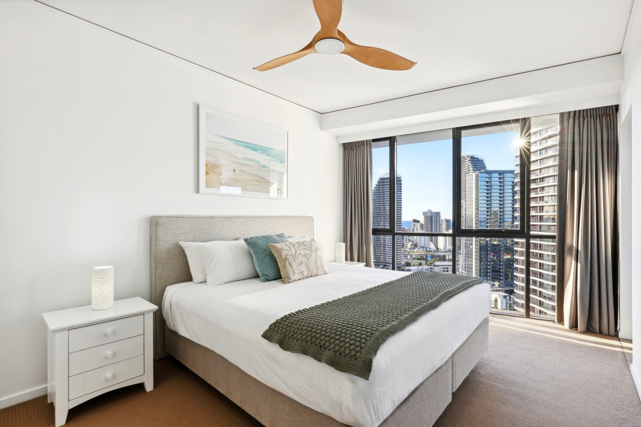 Ocean View 3-Bed with Gym, Pool