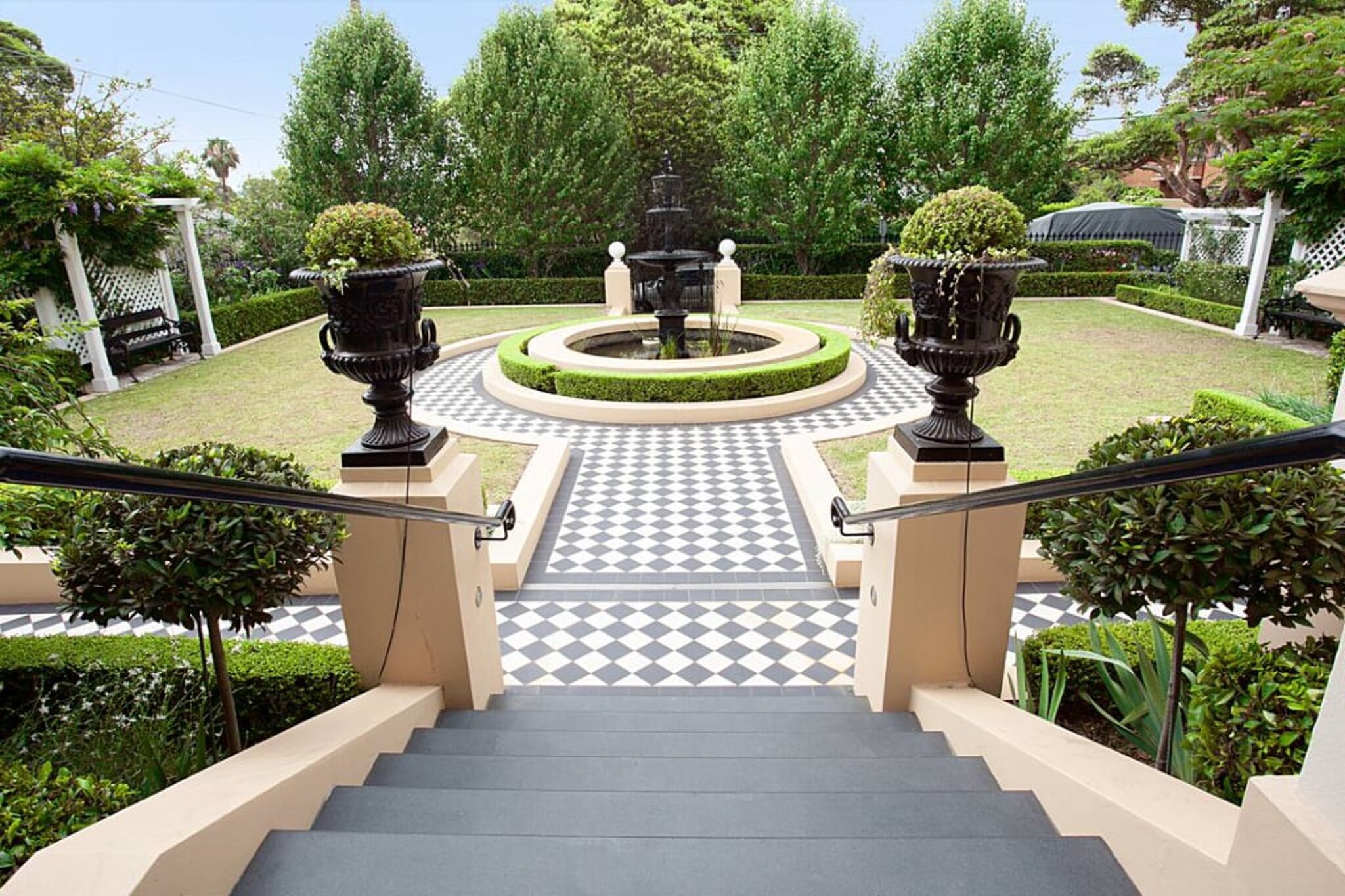 Bed Linen, Hot Water, Internet Access DSL, Wardrobe, Living room(Queen Bed), Kitchen(stove, electric kettle, toaster, coffee machine, oven, microwave, dishwasher, fridge), bathroom(hairdryer, Towels/Sheets (Incl.), shampoo, body soap), First Aid, TV, tumble dryer, washing machine, iron, Essentials, dishes and cutlery, Carbon monoxide detector, Conditioner, Long term stays allowed, Shower gel, Wine glasses