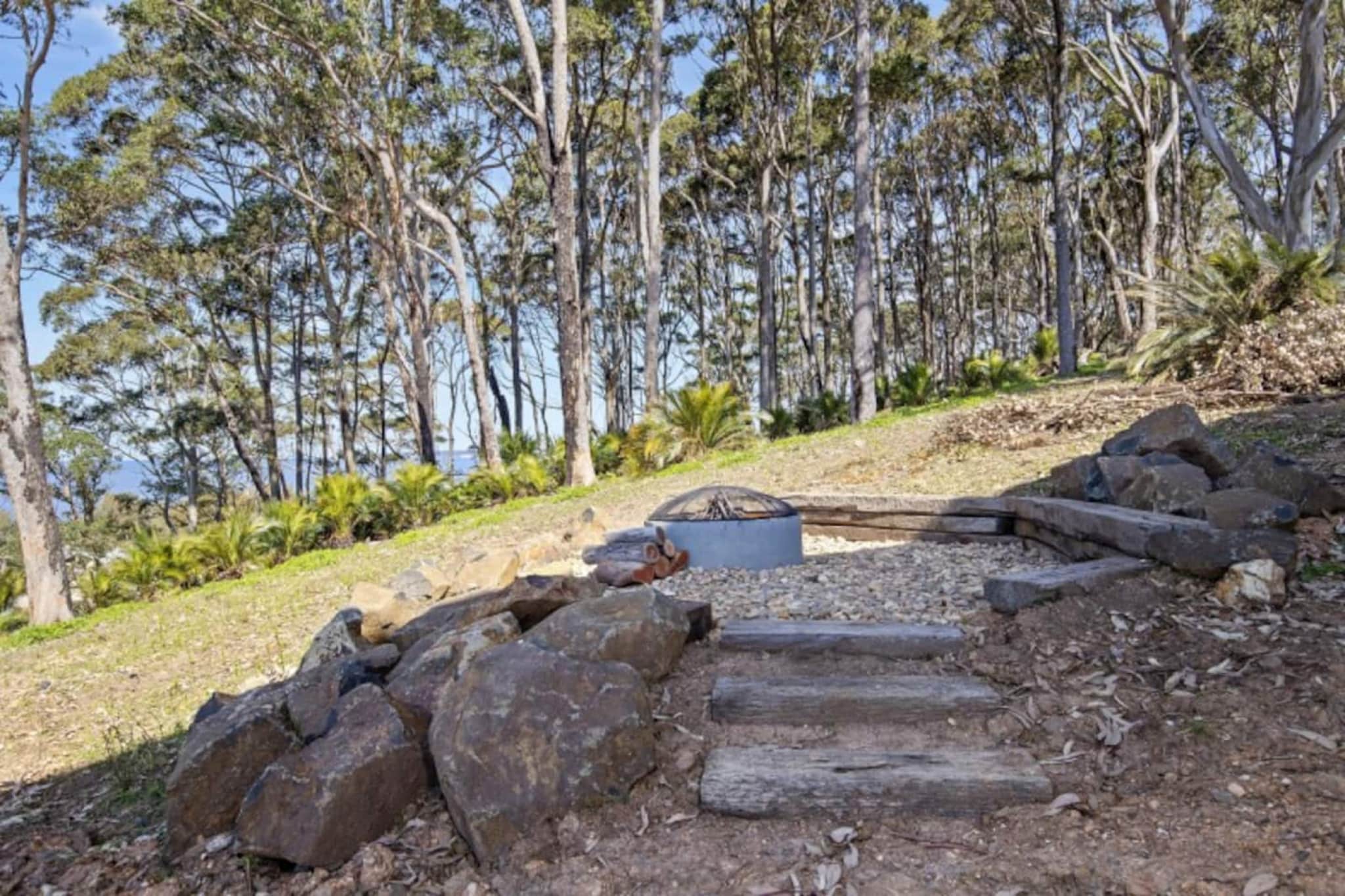 Bed Linen, Hot Water, Internet Access DSL, Wardrobe, Living room(TV, seating area, air conditioning), Kitchen(stove, electric kettle, toaster, coffee machine, oven, microwave, dishwasher, fridge, dishes and cutlery), bedroom(Queen Bed), bedroom(Queen Bed), bedroom(2x bunk bed), bathroom(bath tub, washbasin, toilet, hairdryer, Towels/Sheets (Incl.), Essentials), bathroom(shower, washbasin, toilet, hairdryer, Towels incl., Essentials), First Aid, Beach, Indoor play area, Play area, tumble dryer, cot, washing machine, balcony or terrace, heating, iron, toys, Long term stays allowed, Near Ocean, Room-darkening shades, Sea view, Shower gel, Wine glasses