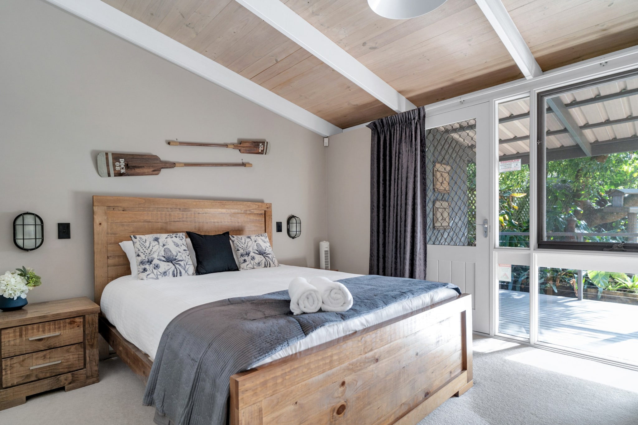 Bed Linen, Hot Water, Internet Access DSL, Wardrobe, Living room(TV, seating area, heating, air conditioning), Kitchen(stove, electric kettle, toaster, coffee machine, oven, microwave, fridge, dishes and cutlery), bedroom(Queen Bed), bedroom(2x Queen Bed), bedroom(2x single bed), bathroom(shower, washbasin, toilet, hairdryer, Towels/Sheets (Incl.), Essentials), bathroom(bath tub, washbasin, toilet, hairdryer, Towels/Sheets (Incl.), Essentials), First Aid, Beach, Play area, fireplace, washing machine, balcony or terrace, iron, Long term stays allowed, Near Ocean, Wine glasses