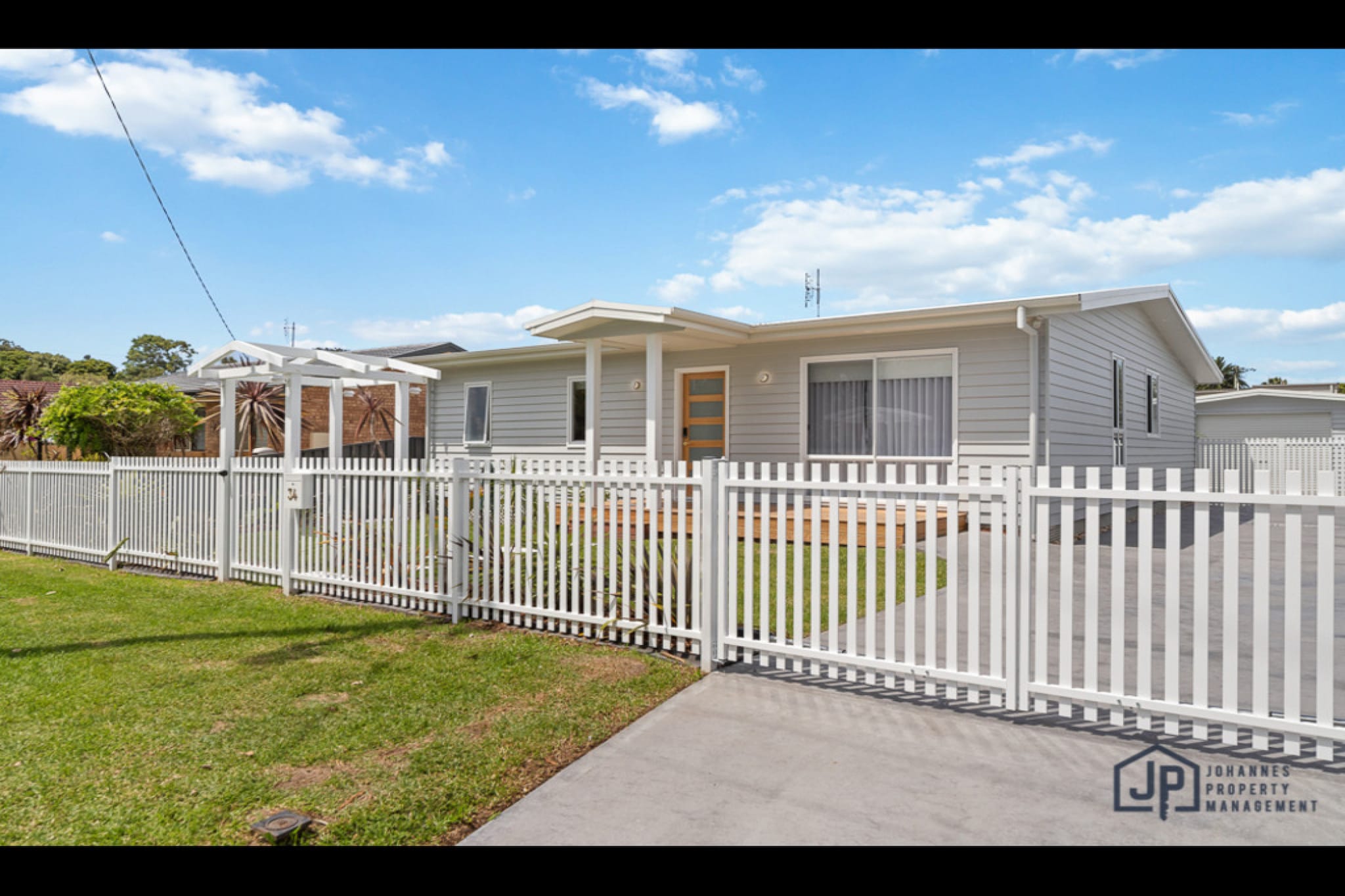 Elegant Beachside Retreat with Luxurious Amenities