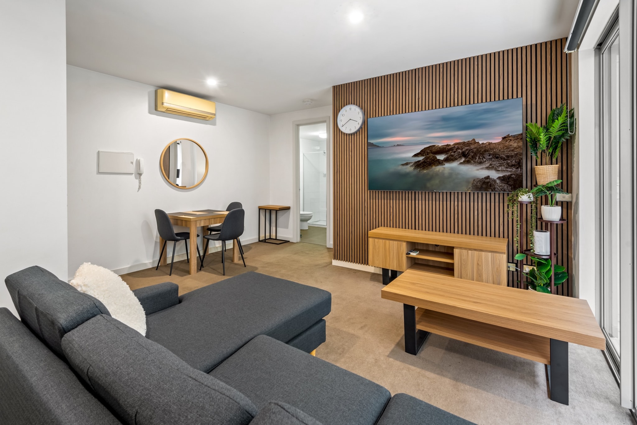 Desk, Elevator, Hot Water, Internet Access DSL, Safe, Living room(TV, seating area, air conditioning), Kitchen(dining table, stove, electric kettle, toaster, coffee machine, oven, microwave, dishwasher, fridge, freezer, dishes and cutlery, Coffee), bedroom(Bed Linen, Wardrobe, Queen Bed), bathroom(shower, washbasin, toilet, hairdryer, Towels/Sheets (Incl.), shampoo, body soap, Essentials, Conditioner, Shower gel), First Aid, tumble dryer, washing machine, balcony or terrace, heating, iron, Dedicated workspace, Long term stays allowed, Room-darkening shades, Town, Wine glasses