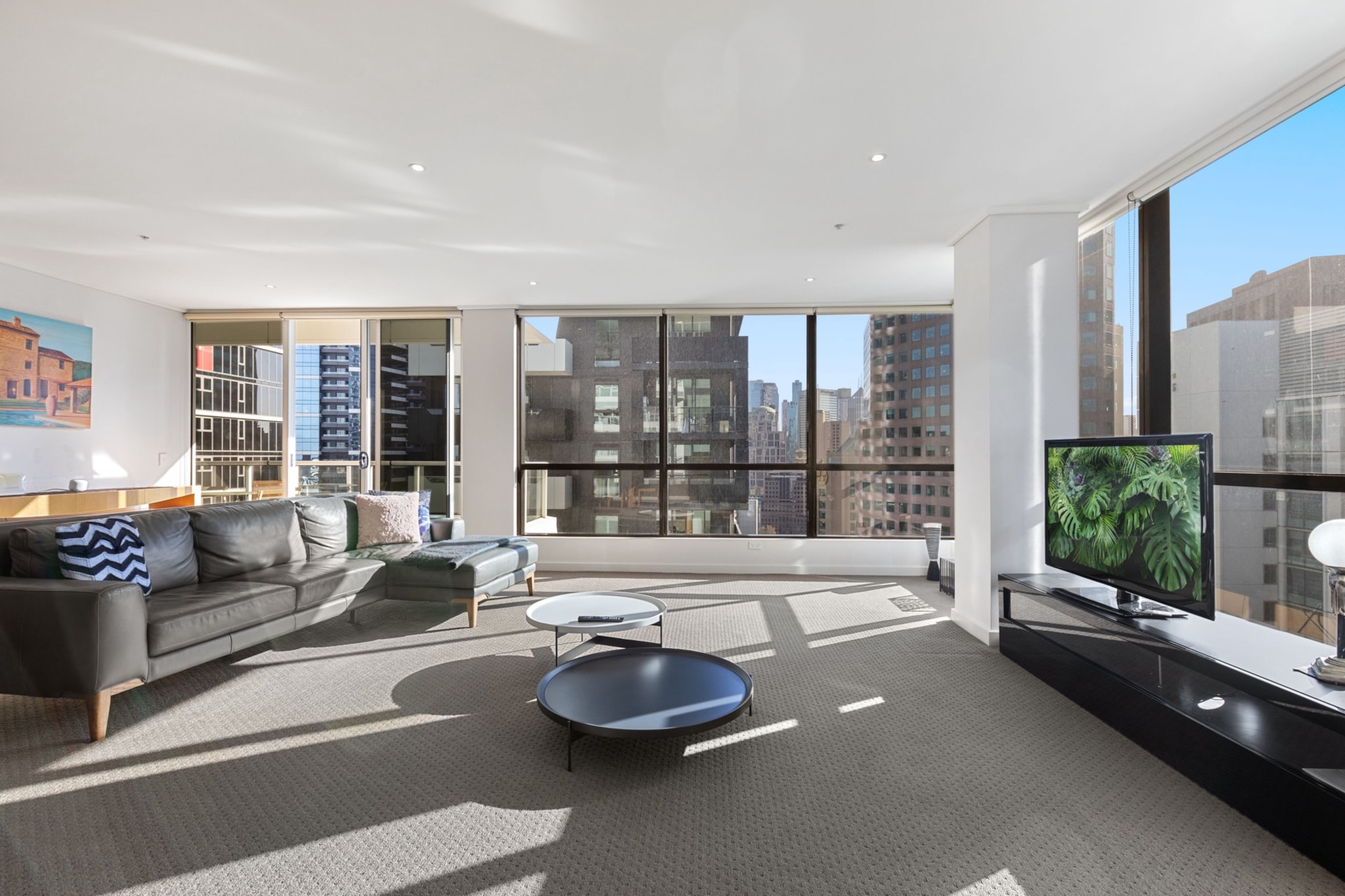 2-Bed Inner-City Pad with Gym