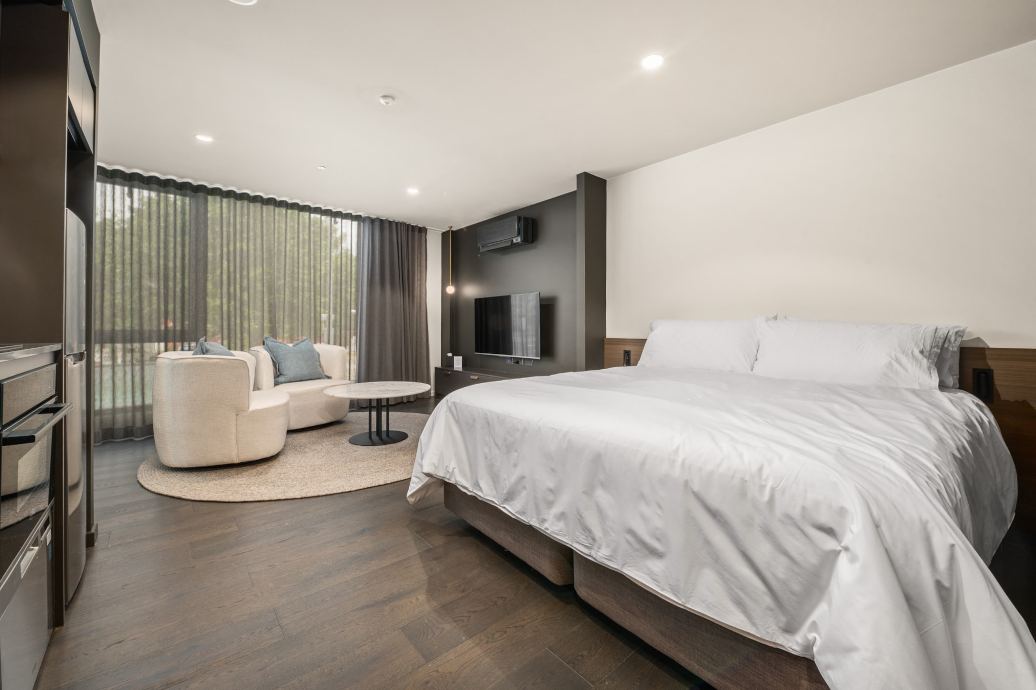 Cosy Braddon Studio with BBQ Area