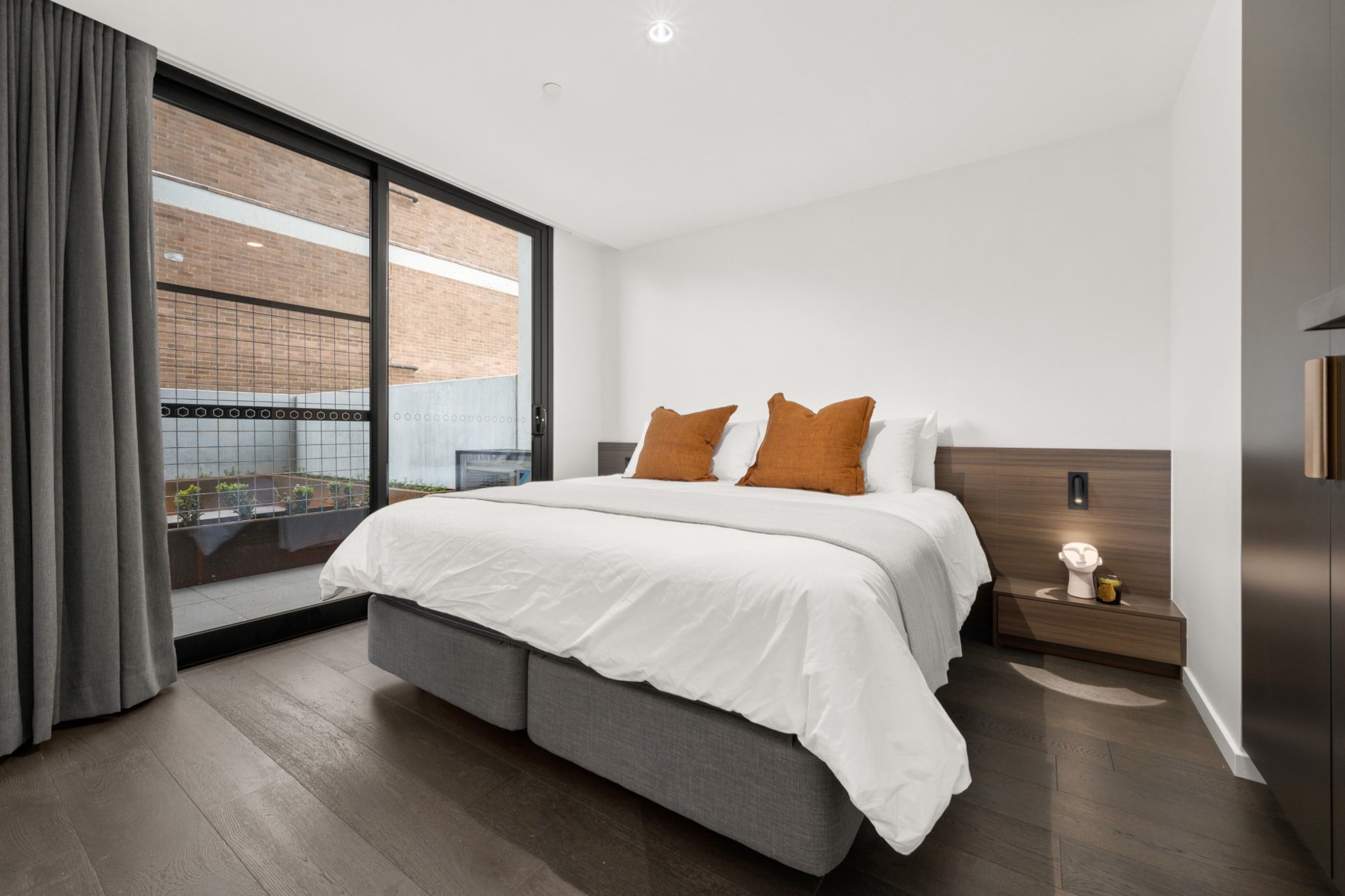 Elevator, Hot Water, Internet Access DSL, Wardrobe, Kitchen(stove, electric kettle, toaster, coffee machine, oven, microwave, dishwasher, fridge, dishes and cutlery, Wine glasses), bedroom(Bed Linen, double king size bed, Room-darkening shades), bedroom(double king size bed), bathroom(hairdryer, Towels/Sheets (Incl.), shampoo, body soap, Conditioner, Shower gel), First Aid, Play area, TV, tumble dryer, washing machine, balcony or terrace, heating, air conditioning, iron, Essentials, Long term stays allowed, Town