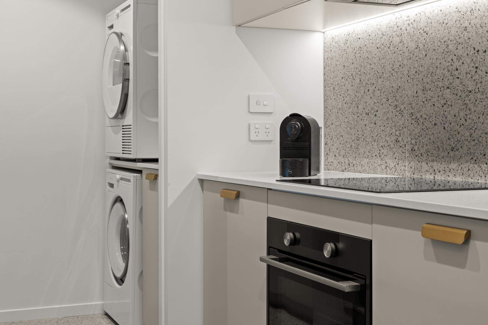 Bed Linen, Elevator, Hot Water, Internet Access DSL, Wardrobe, Kitchen(stove, electric kettle, toaster, coffee machine, oven, microwave, dishwasher, fridge), bedroom(double king size bed), bedroom(double king size bed), bathroom(hairdryer, Towels/Sheets (Incl.), shampoo, body soap), bathroom, First Aid, Play area, TV, tumble dryer, washing machine, balcony or terrace, heating, air conditioning, iron, Essentials, dishes and cutlery, Conditioner, Long term stays allowed, Room-darkening shades, Shower gel, Town, Wine glasses