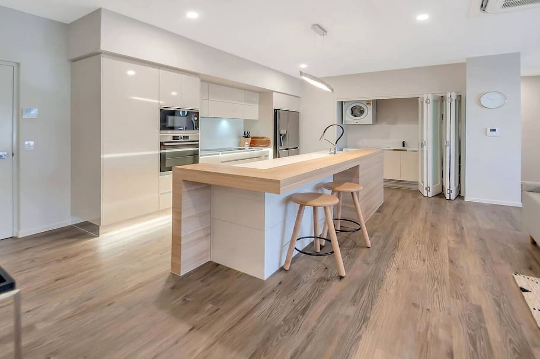 Cairns North 4-Bed with Outdoor Dining & Pool
