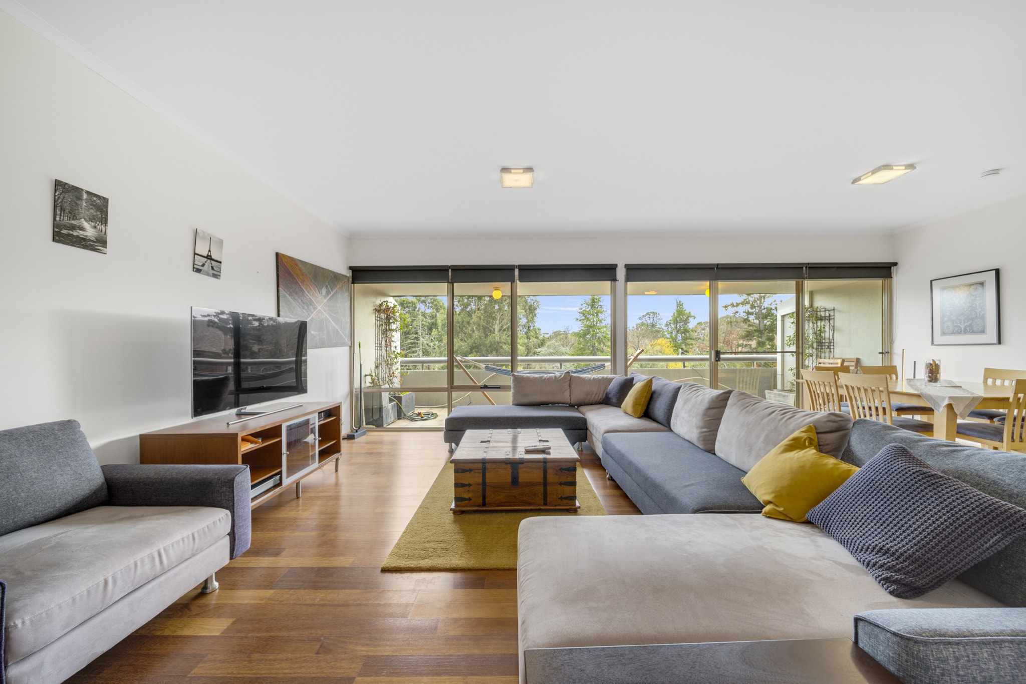 Bed Linen, Desk, Hot Water, Internet Access DSL, Wardrobe, Living room(TV), Kitchen(stove, electric kettle, toaster, coffee machine, oven, microwave, dishwasher, fridge), bedroom(Queen Bed), bedroom(single bed), bathroom(shower, washbasin, toilet), bathroom(shower, washbasin, toilet), First Aid, Play area, tumble dryer, bath tub, hot tub, washing machine, balcony or terrace, heating, air conditioning, iron, hairdryer, Towels/Sheets (Incl.), shampoo, body soap, Essentials, dishes and cutlery, Dedicated workspace, Conditioner, Long term stays allowed, Room-darkening shades, Shower gel, Wine glasses