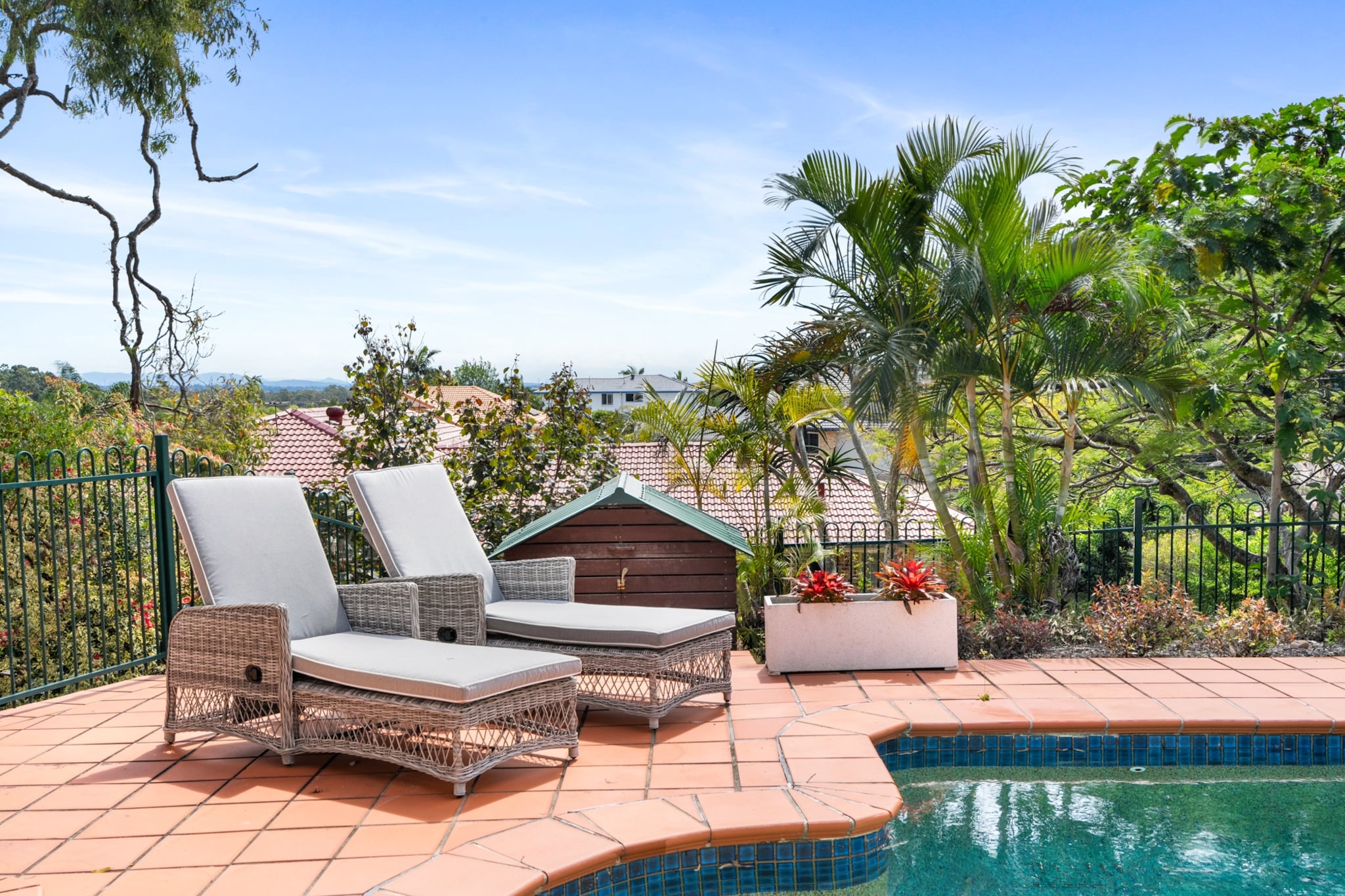 Peaceful Family Home: 4-Bed, Pool, Alfresco Dining