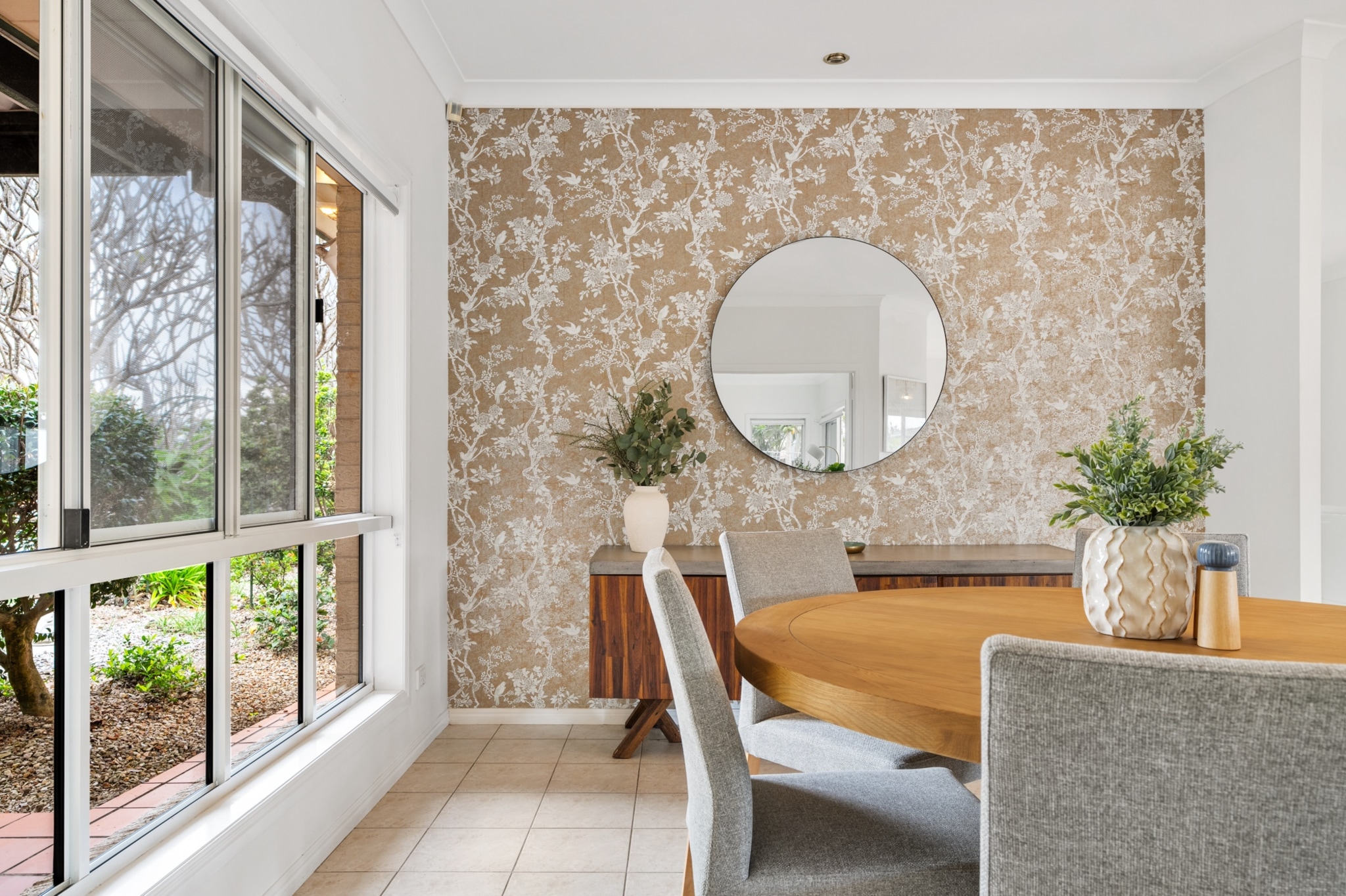 Peaceful Family Home: 4-Bed, Pool, Alfresco Dining