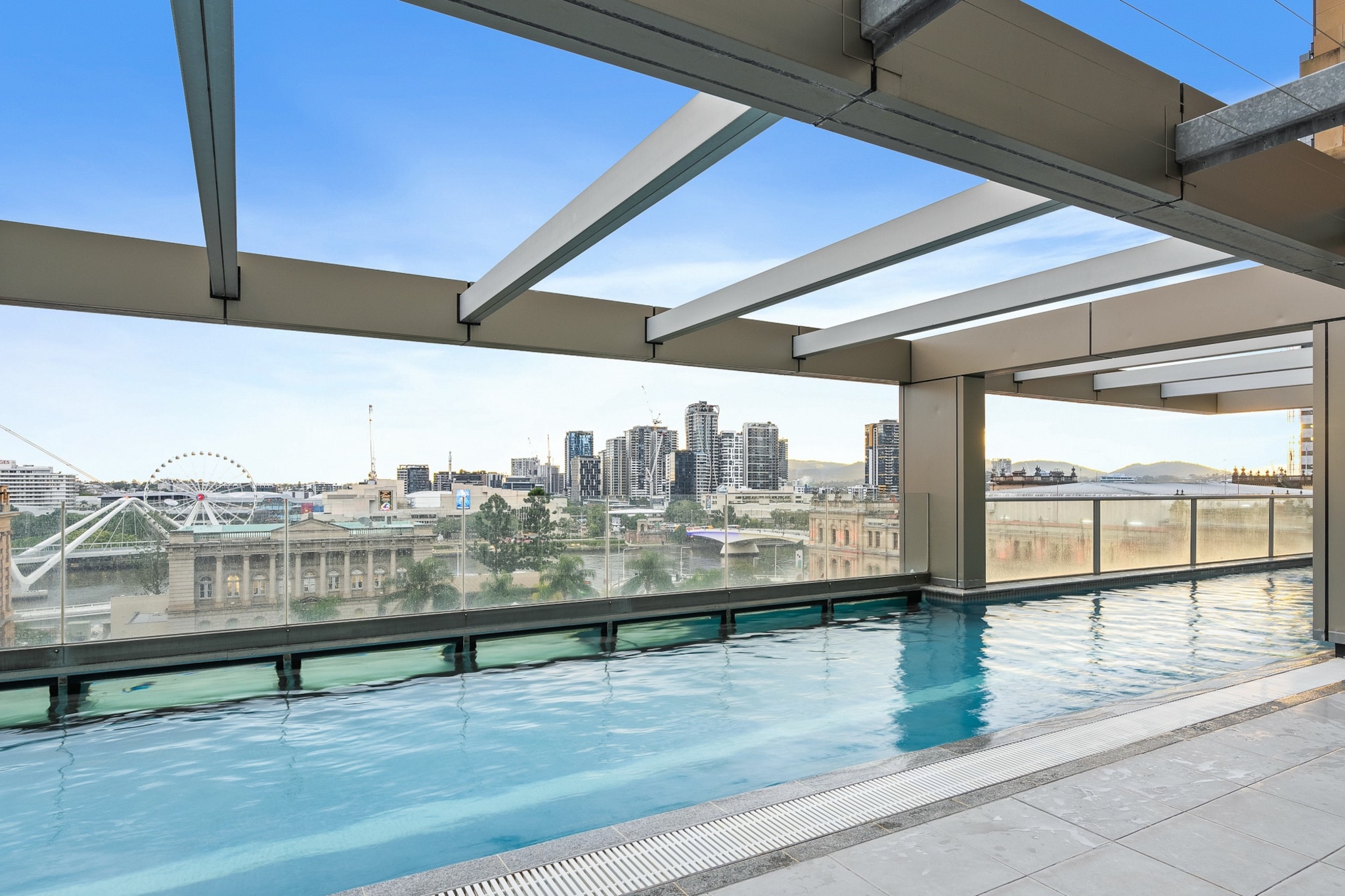 2-Bed Brisbane City Pad with Pool & Gym