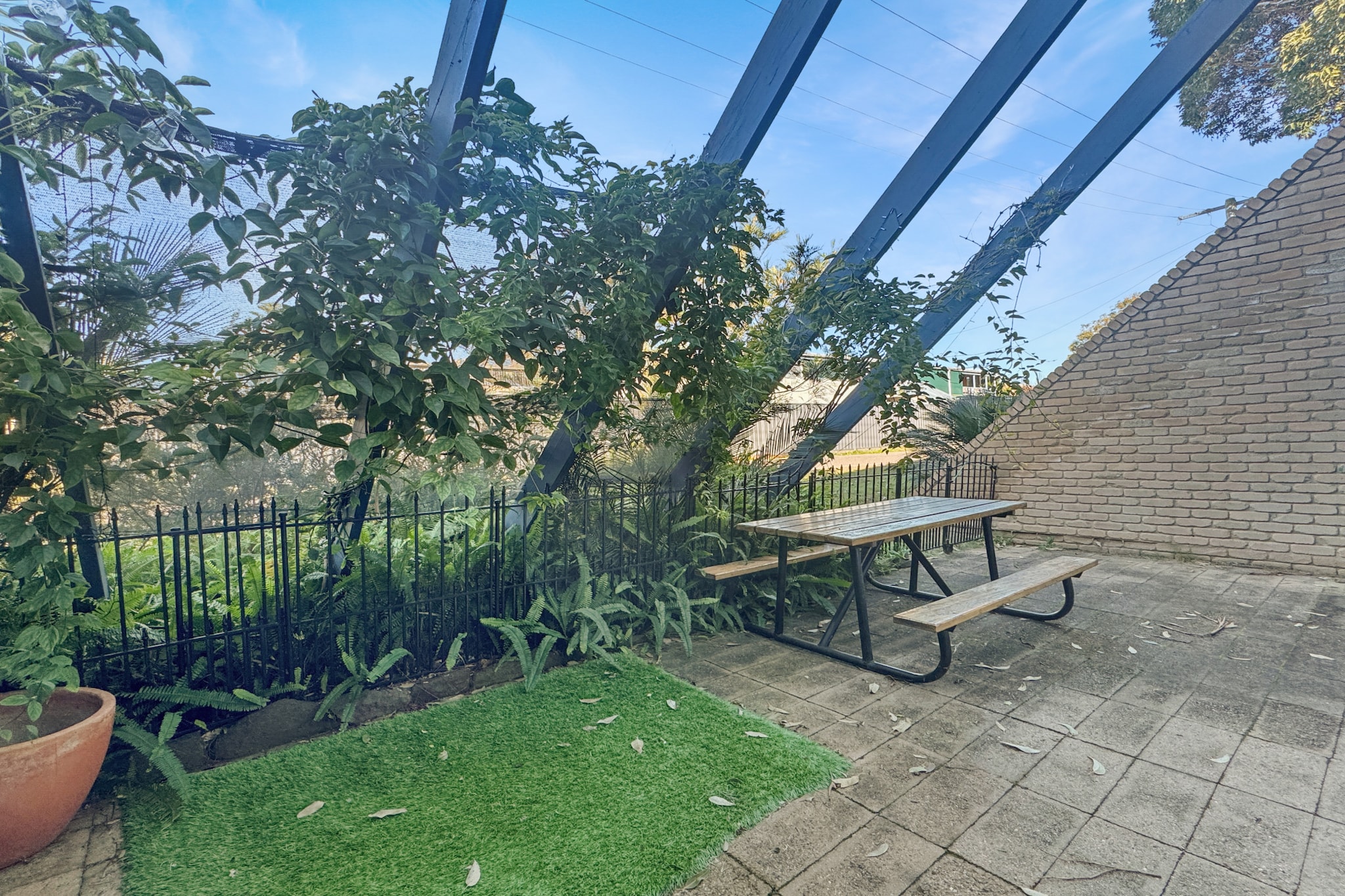 'Broulee Break' -2-Bed Beach House with Games Room