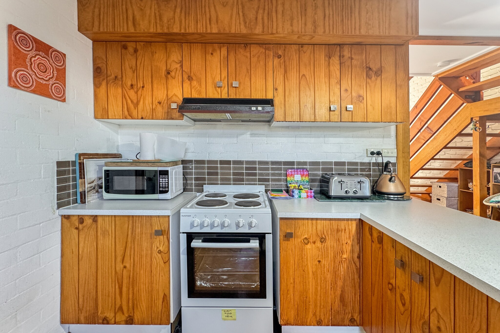 Bed Linen, Hot Water, Wardrobe, Living room(TV, seating area), Kitchen(stove, electric kettle, toaster, oven, microwave, fridge, dishes and cutlery), bedroom(Queen Bed), bedroom(double bed), bathroom(bath tub, shower, washbasin, toilet, hairdryer, Towels incl., shampoo, body soap, Essentials), bathroom(shower, washbasin, toilet, hairdryer, Towels incl., shampoo, body soap, Essentials), First Aid, Beach, Indoor play area, Play area, washing machine, heating, air conditioning, Long term stays allowed, Near Ocean, Room-darkening shades, Wine glasses