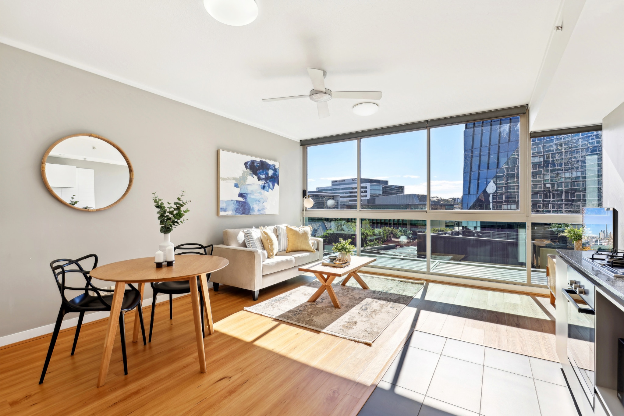 Elegant Inner-City 1-Bed with Rooftop Dining
