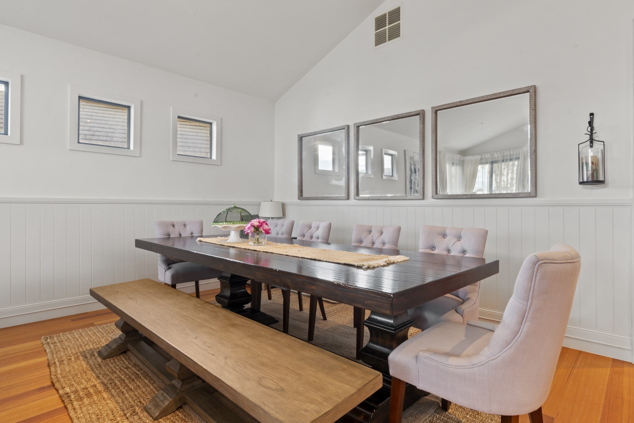 Bed Linen, Desk, Hot Water, Internet Access DSL, Wardrobe, Kitchen(stove, electric kettle, toaster, coffee machine, oven, microwave, dishwasher, fridge), bedroom(double king size bed), bedroom(double king size bed), bedroom(Queen Bed), bathroom(bath tub, hairdryer, Towels/Sheets (Incl.), shampoo, body soap), bathroom, First Aid, Recreation lake, Play area, TV, tumble dryer, cot, washing machine, balcony or terrace, heating, air conditioning, iron, Essentials, dishes and cutlery, Dedicated workspace, Conditioner, Long term stays allowed, Shower gel, Wine glasses