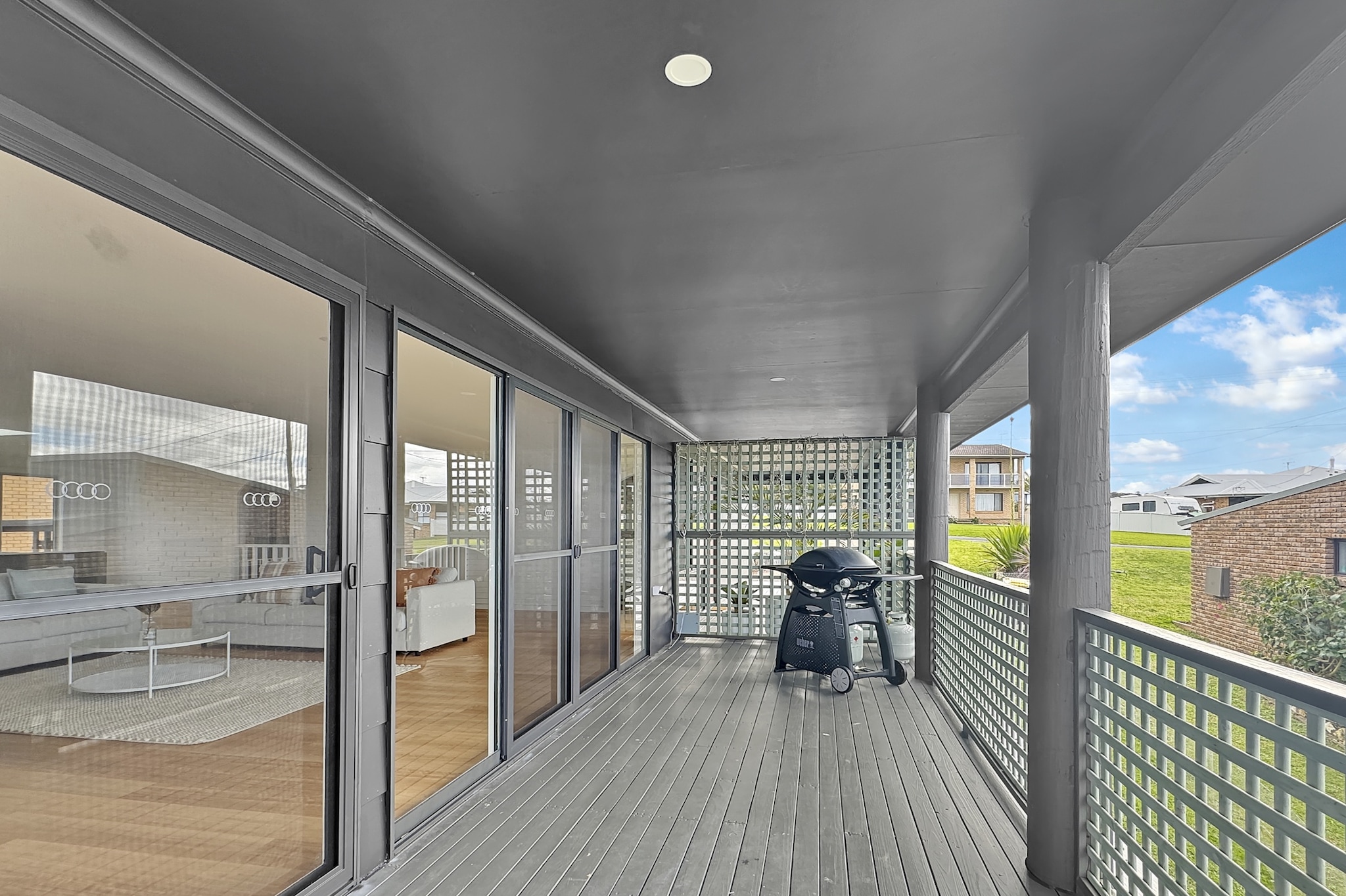 2-Bed Beach Haven with Garden & Alfresco Dining