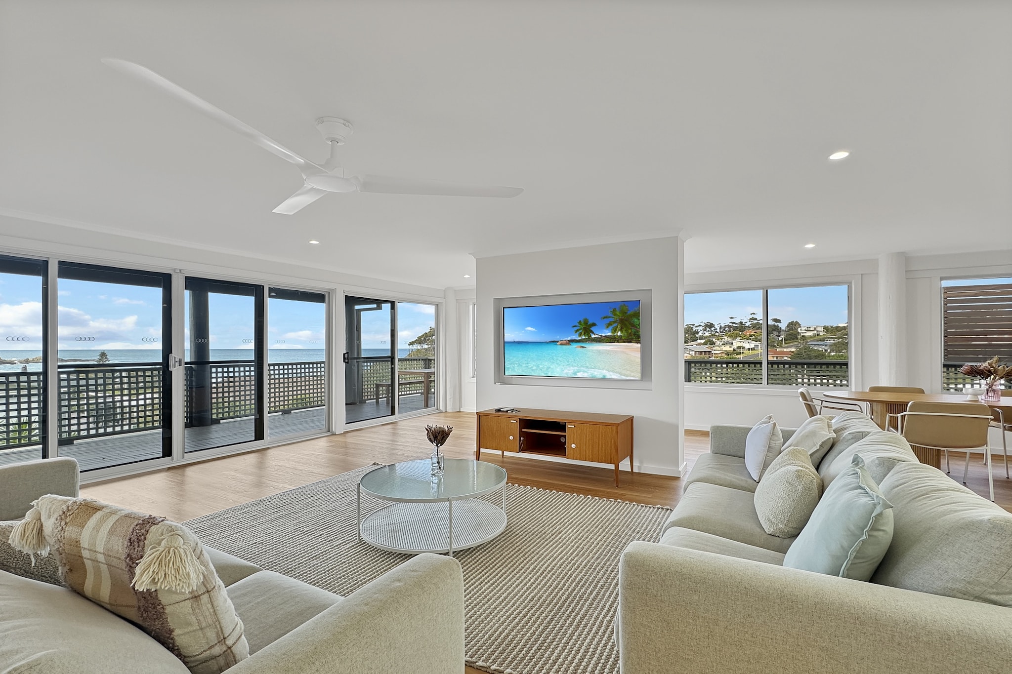 Bed Linen, Hot Water, Internet Access DSL, Wardrobe, Living room(TV, air conditioning), Kitchen(stove, electric kettle, toaster, oven, microwave, dishwasher, fridge, dishes and cutlery), bedroom(double king size bed), bedroom(Queen Bed), bathroom(shower, washbasin, toilet, hairdryer, Towels/Sheets (Incl.), Essentials), bathroom(shower, washbasin, toilet, hairdryer, Towels incl., Essentials), First Aid, Beach, Play area, cot, washing machine, balcony or terrace, heating, iron, crib(free), Long term stays allowed, Near Ocean, Sea view, Wine glasses