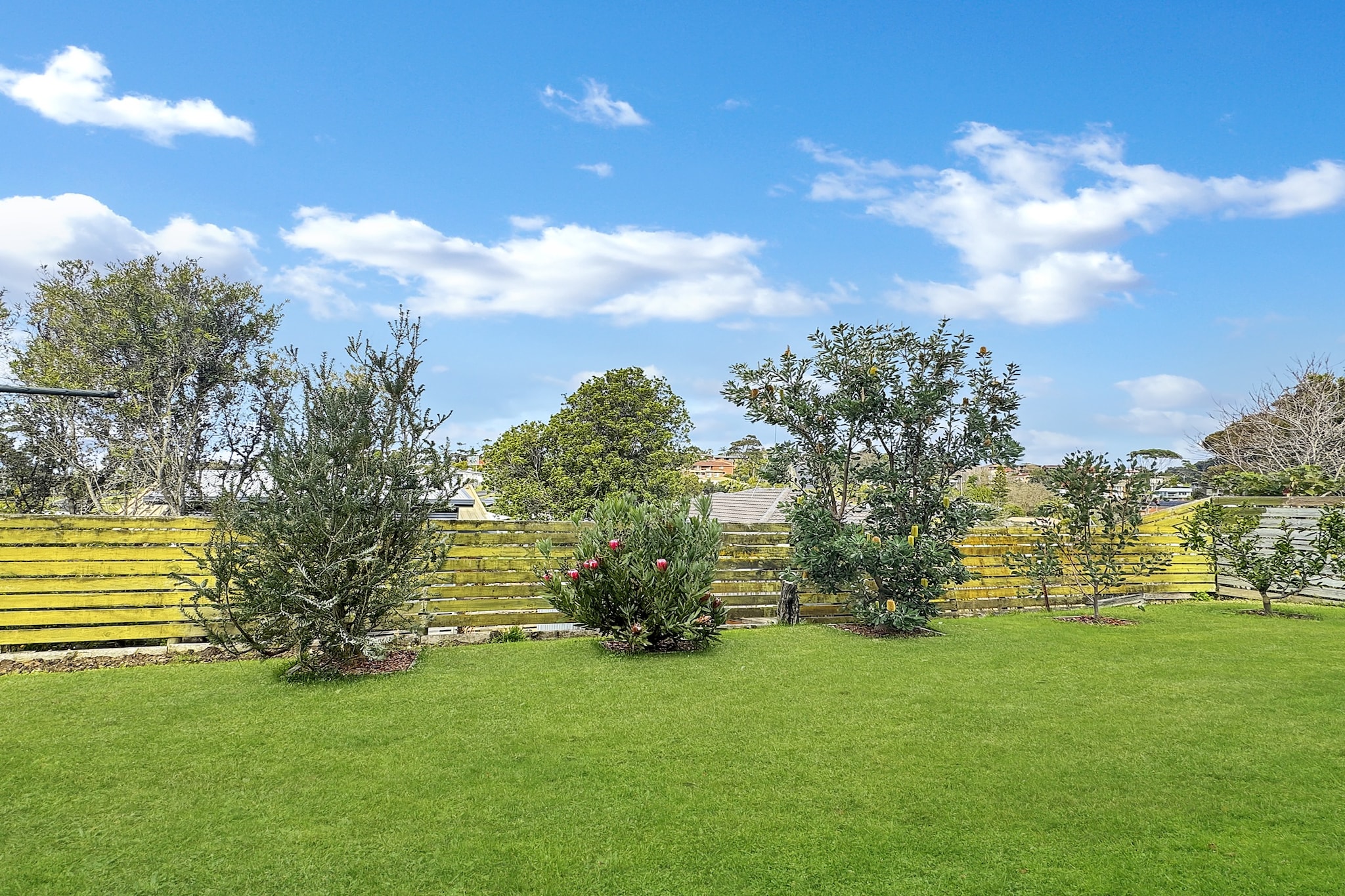 2-Bed Beach Haven with Garden & Alfresco Dining