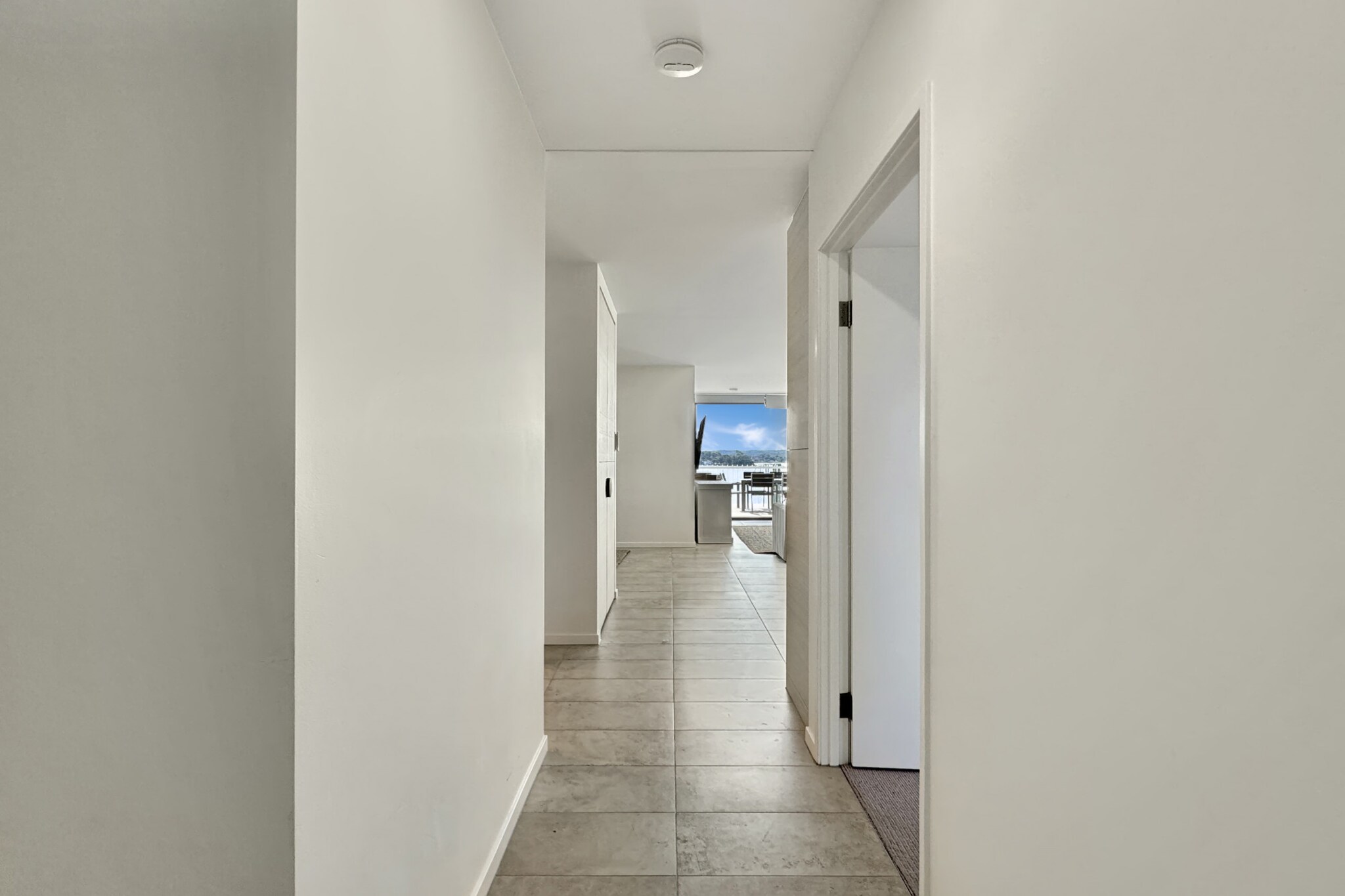 Elevator, Hot Water, Internet Access DSL, Wardrobe, Kitchen(stove, electric kettle, toaster, coffee machine, oven, microwave, dishwasher, fridge, dishes and cutlery, Wine glasses), bedroom(Bed Linen, Room-darkening shades, Queen Bed), bedroom(Queen Bed), bedroom(2x single bed), bathroom(hairdryer, Towels/Sheets (Incl.), shampoo, body soap, Conditioner, Shower gel), bathroom(hairdryer, Towels/Sheets (Incl.), shampoo, body soap), First Aid, Beach, Play area, TV, tumble dryer, cot, washing machine, balcony or terrace, heating, air conditioning, swimming pool, private outdoor pool, iron, Essentials, Carbon monoxide detector, Long term stays allowed, Near Ocean, Sea view