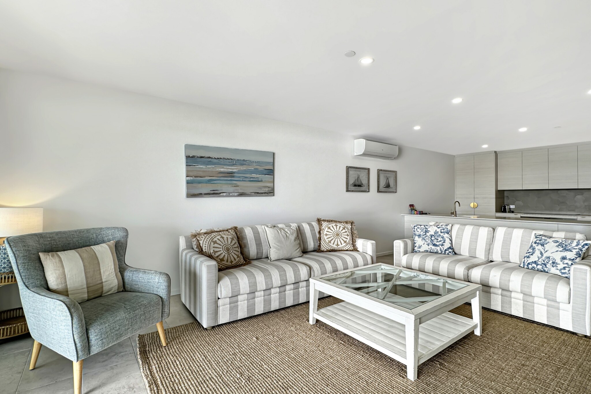 Elegantly Spacious 3-Bed Unit Overlooking the Bay