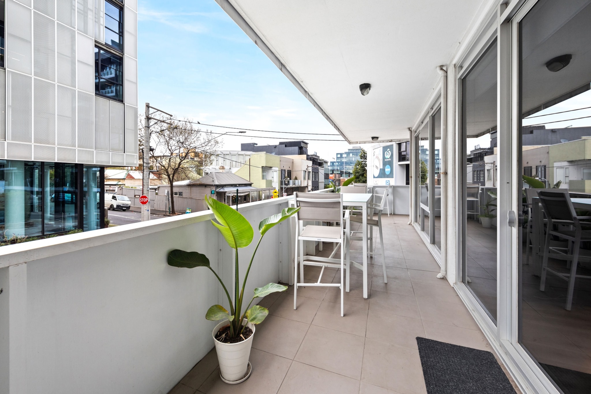 Sleek South Yarra 2-Bed with Alfresco Dining