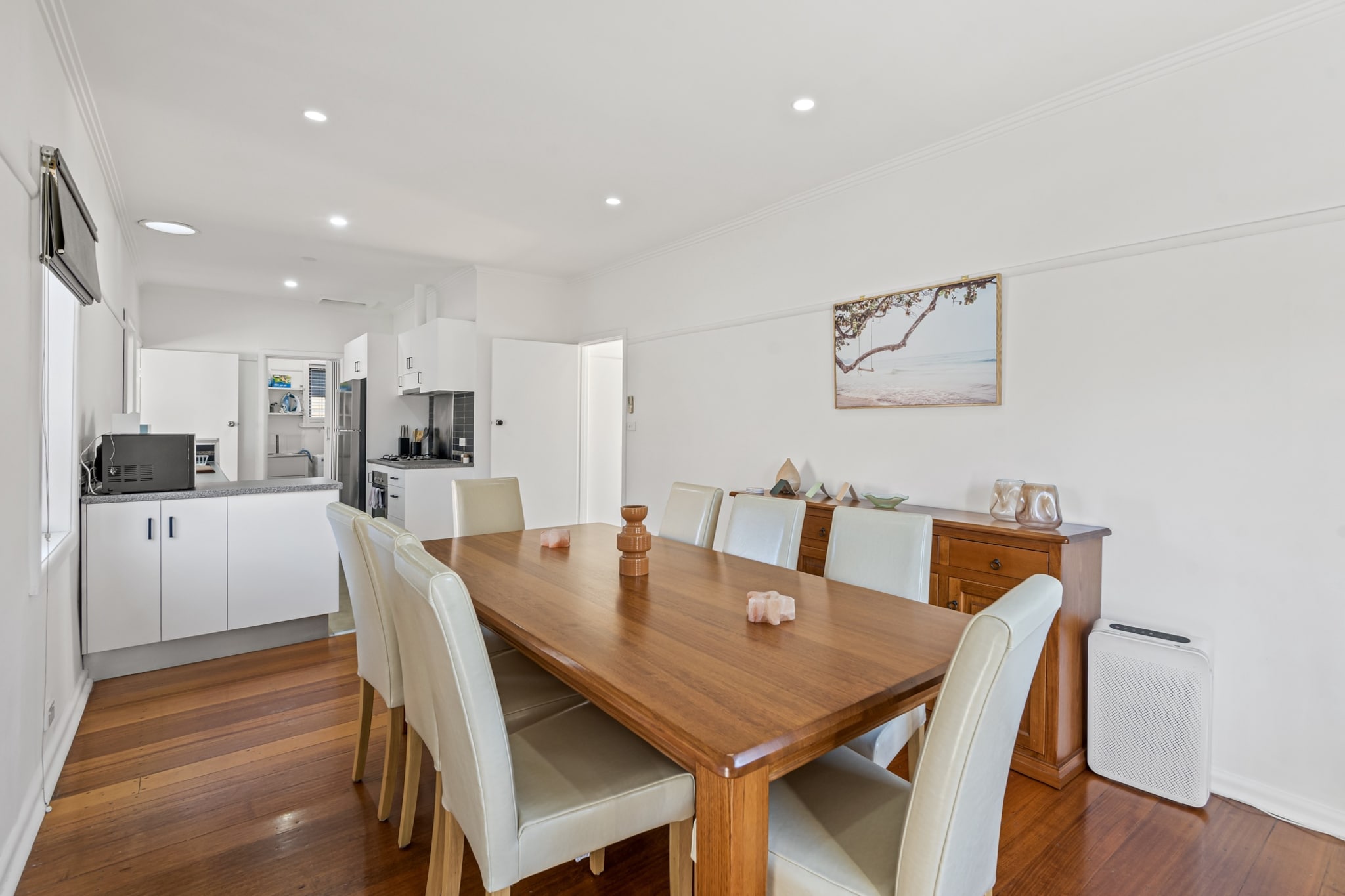 Fan, Hot Water, Internet Access DSL, Wardrobe, Living room(single sofa bed), Kitchen(dining table, stove, electric kettle, toaster, coffee machine, oven, microwave, dishwasher, fridge, freezer, body soap, dishes and cutlery, Coffee, Wine glasses), bedroom(Bed Linen, Room-darkening shades, Queen Bed), bedroom(Queen Bed), bedroom(2x single bed), bathroom(bath tub, iron, hairdryer, Towels/Sheets (Incl.), shampoo, Conditioner, Shower gel), First Aid, Play area, TV, tumble dryer, washing machine, heating, air conditioning, Essentials, Carbon monoxide detector, Long term stays allowed, Town