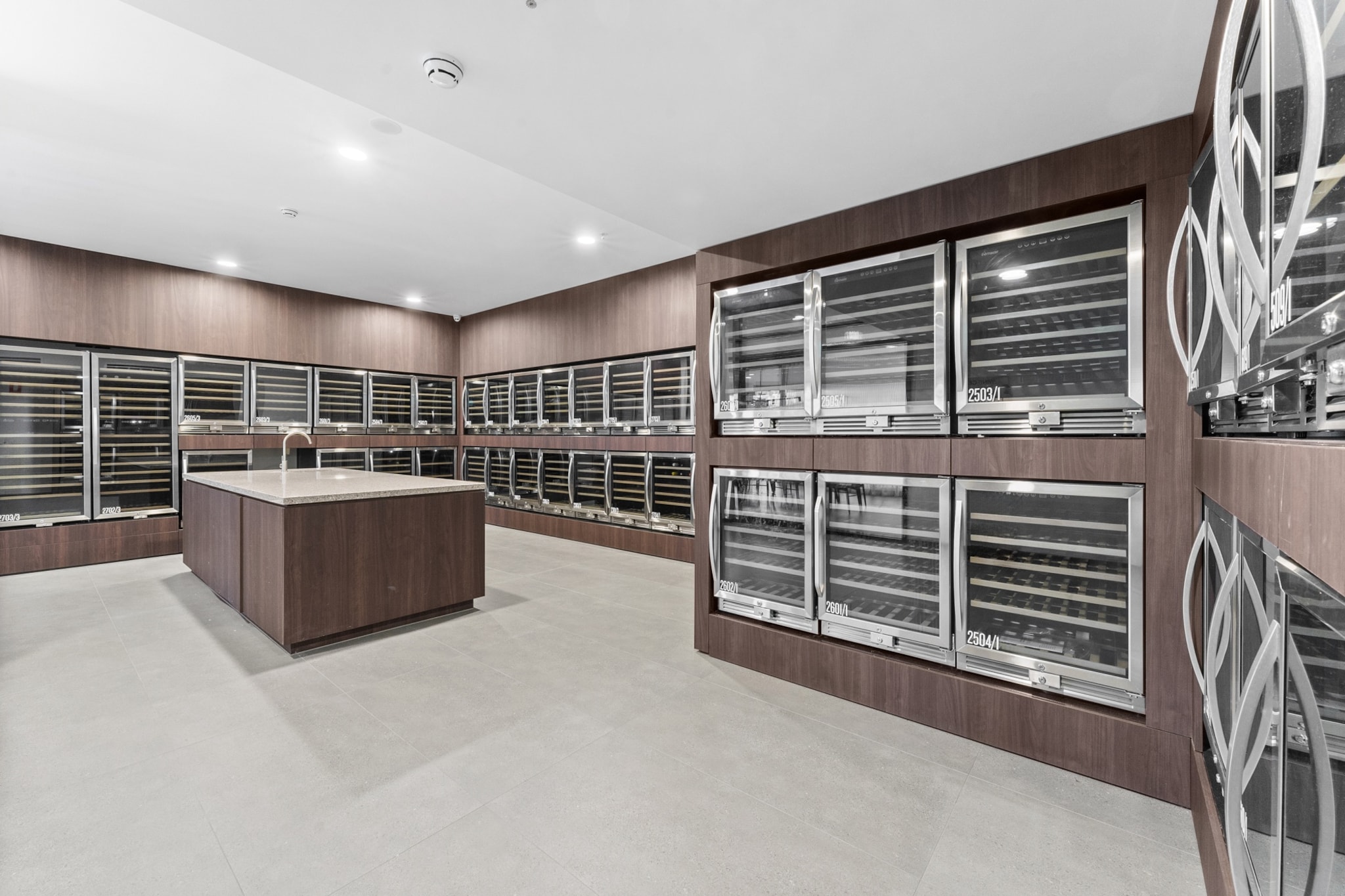 Refined 2-Bed With Luxurious Building Amenities