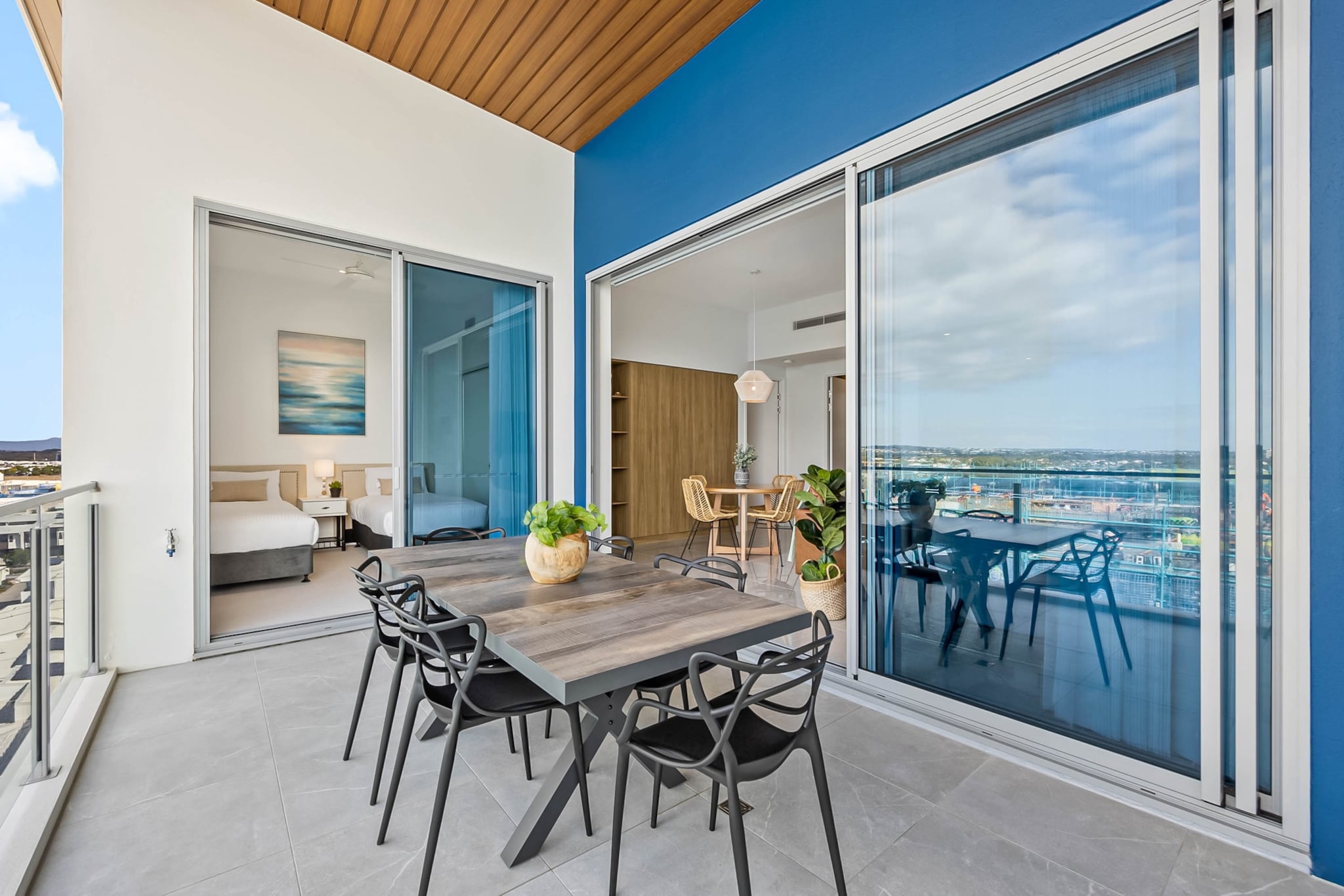 Waterfront 2-Bed Oasis - Pool, Steam, Jacuzzi, Gym