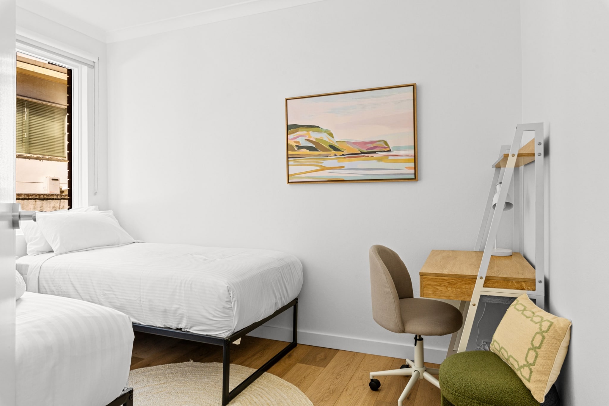 Desk, Hot Water, Internet Access DSL, Wardrobe, Kitchen(stove, electric kettle, toaster, coffee machine, oven, microwave, dishwasher, fridge, dishes and cutlery, Wine glasses), bedroom(Bed Linen, Room-darkening shades, Queen Bed), bedroom(Queen Bed), bedroom(2x single bed), bathroom(bath tub, hairdryer, Towels/Sheets (Incl.), shampoo, body soap, Conditioner, Shower gel), First Aid, Beach, Play area, TV, tumble dryer, washing machine, balcony or terrace, iron, Essentials, Dedicated workspace, Carbon monoxide detector, Long term stays allowed, Near Ocean