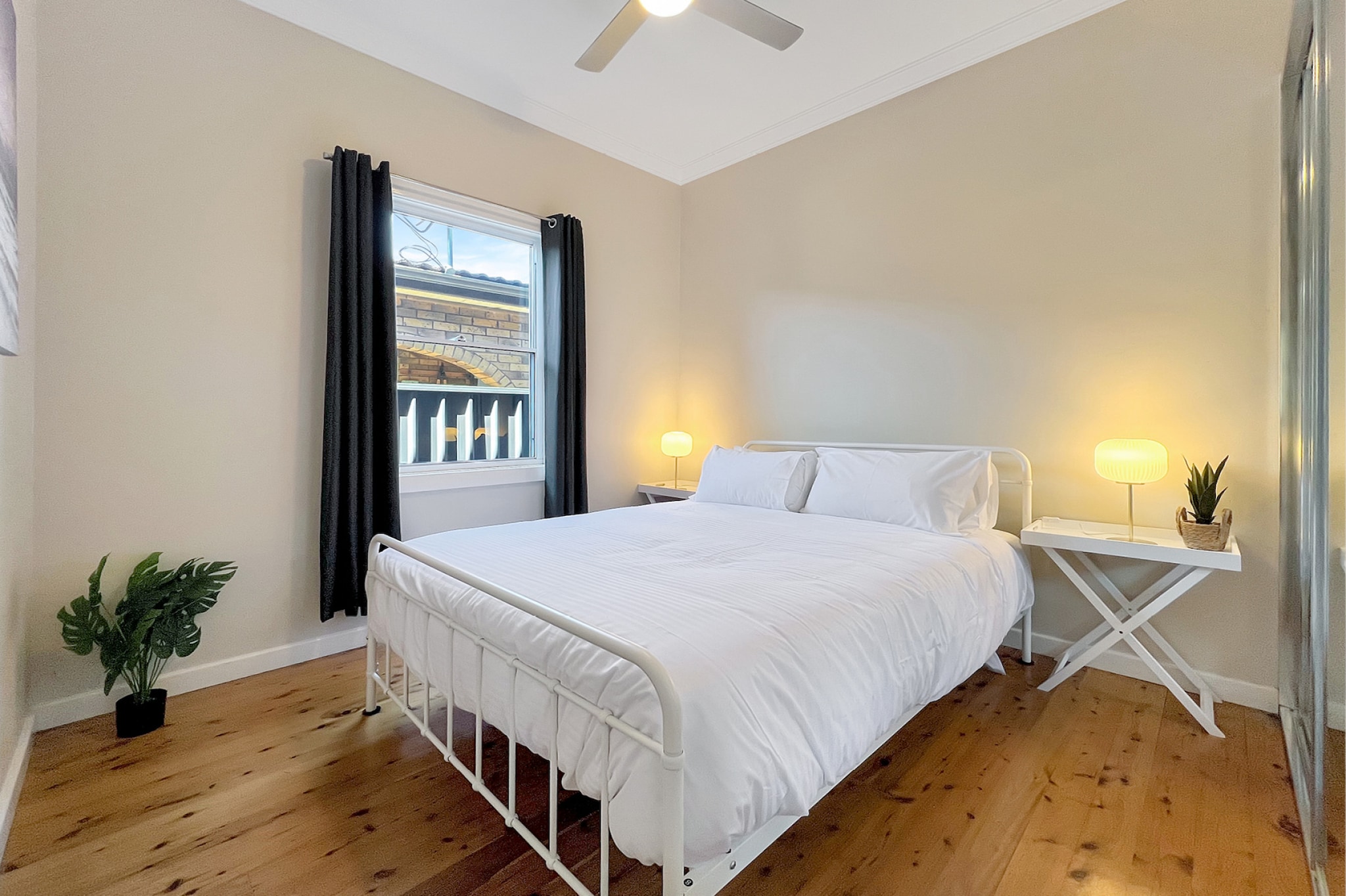 Bed Linen, Desk, Hot Water, Internet Access DSL, Wardrobe, Living room(TV), Kitchen(stove, electric kettle, toaster, coffee machine, oven, microwave, dishwasher, fridge), bedroom(Queen Bed), bedroom(2x bunk bed), bedroom(Queen Bed), bathroom(shower, washbasin, toilet), bathroom(shower, washbasin, toilet), First Aid, Beach, Indoor play area, Play area, tumble dryer, bath tub, washing machine, heating, air conditioning, iron, hairdryer, Towels/Sheets (Incl.), shampoo, body soap, Essentials, dishes and cutlery, Dedicated workspace, Conditioner, Long term stays allowed, Near Ocean, Room-darkening shades, Shower gel, Wine glasses