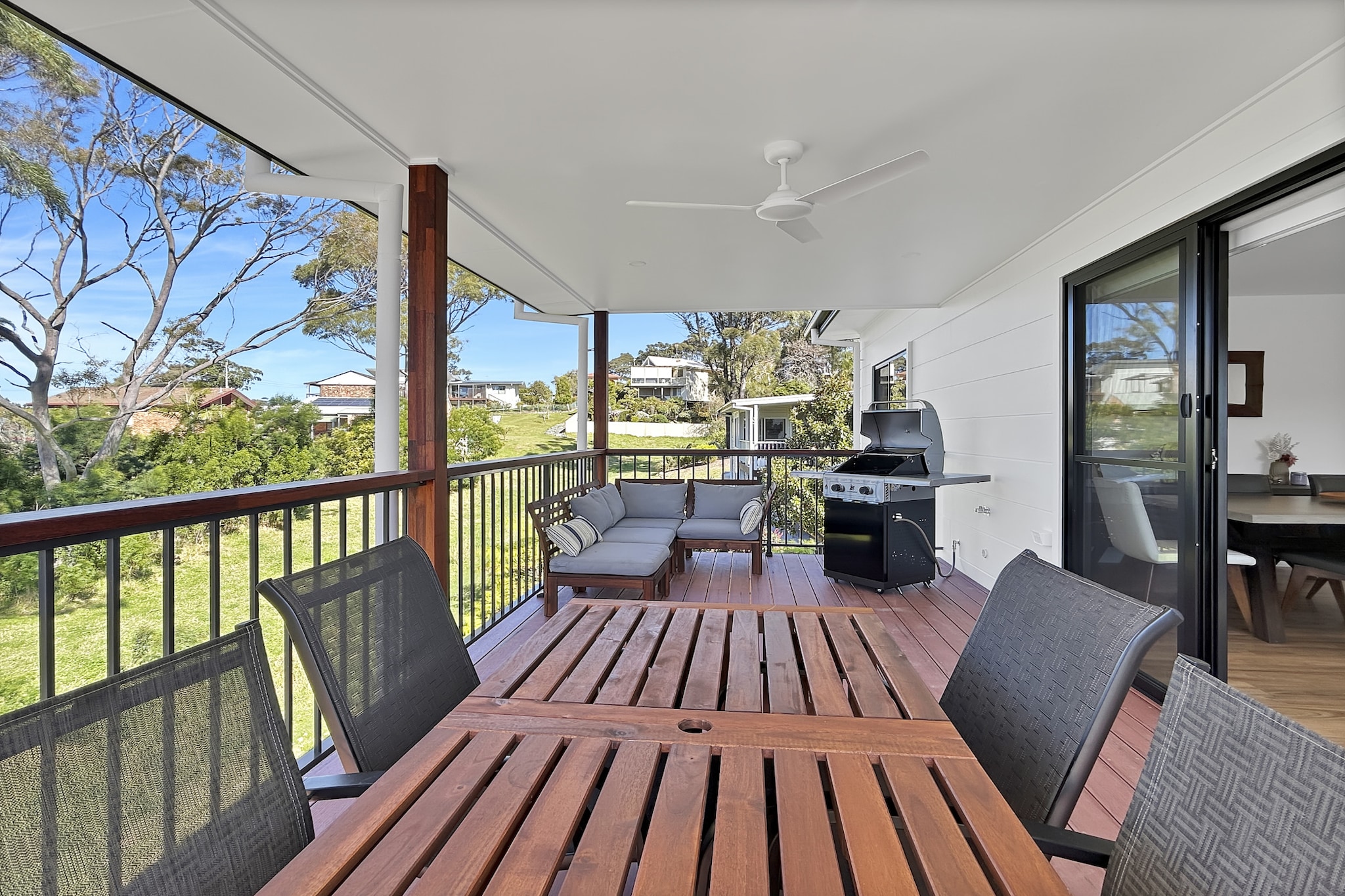 Chic 4-bed Beach House with Sea Views