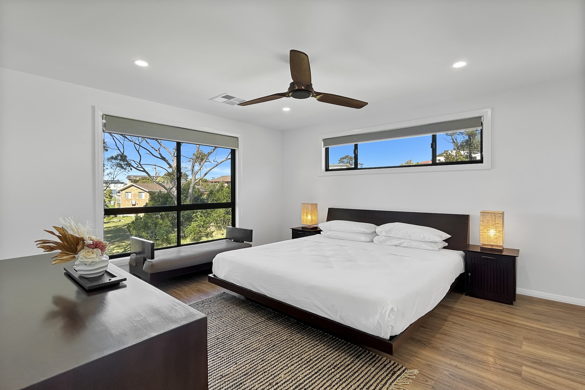 Bed Linen, Hot Water, Internet Access DSL, Wardrobe, Living room(TV, seating area, heating, air conditioning), Kitchen(dining table, stove, electric kettle, toaster, coffee machine, oven, microwave, dishwasher, fridge), bedroom(double king size bed), bedroom(double king size bed), bedroom(Queen Bed), bedroom(Queen Bed), bathroom(tumble dryer, washbasin, toilet, washing machine, iron, hairdryer, Towels/Sheets (Incl.), shampoo, body soap, Essentials, Conditioner, Shower gel), bathroom, First Aid, Beach, Indoor play area, Play area, bath tub, balcony or terrace, dishes and cutlery, Carbon monoxide detector, Long term stays allowed, Near Ocean, Room-darkening shades, Wine glasses