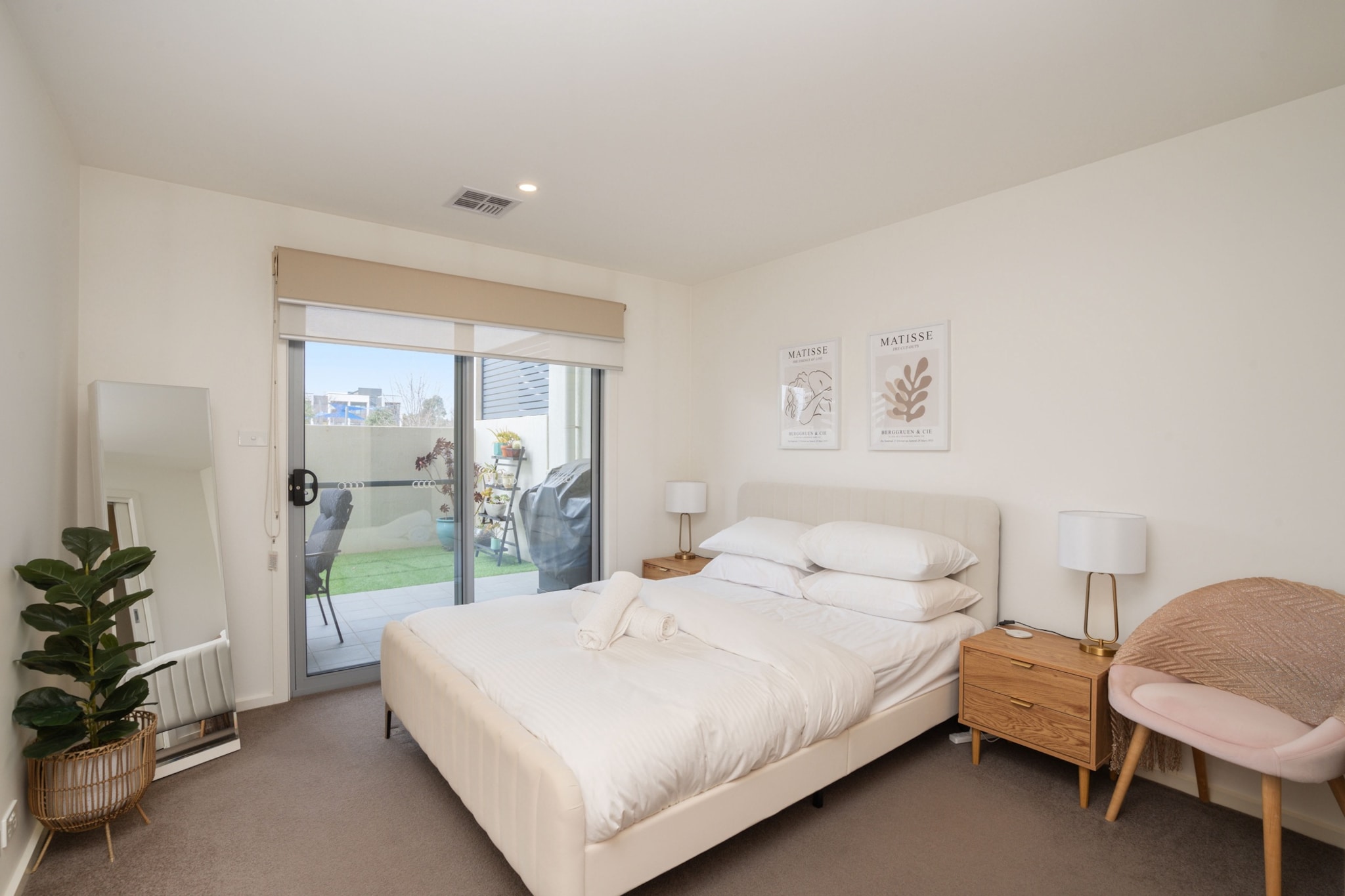 Ground Level 1-Bed: Courtyard & Alfresco Dining