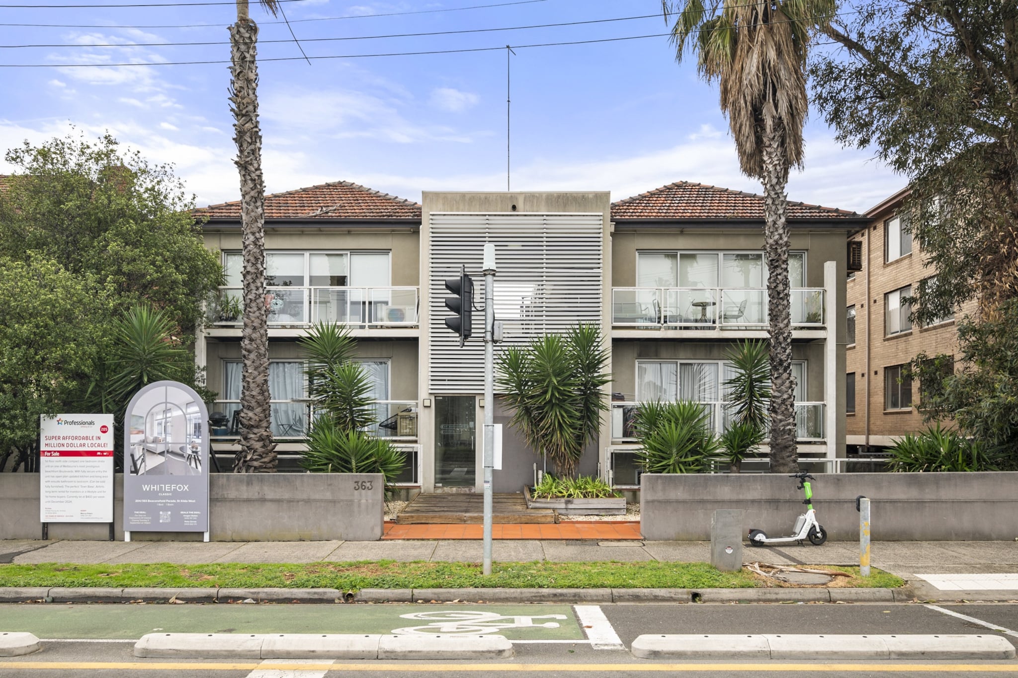 Charming 1-Bed with Fireplace by the Beach