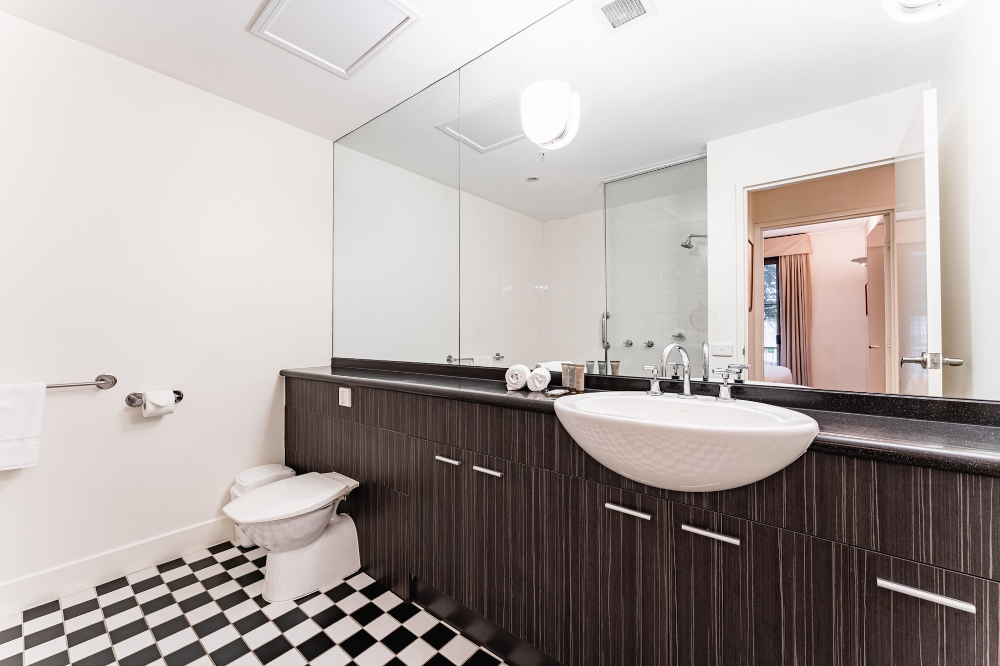 Chic 1-Bed in East Melbourne with Gym & Pool