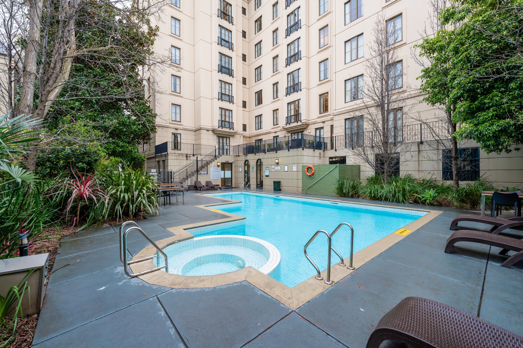 Chic 1-Bed in East Melbourne with Gym & Pool