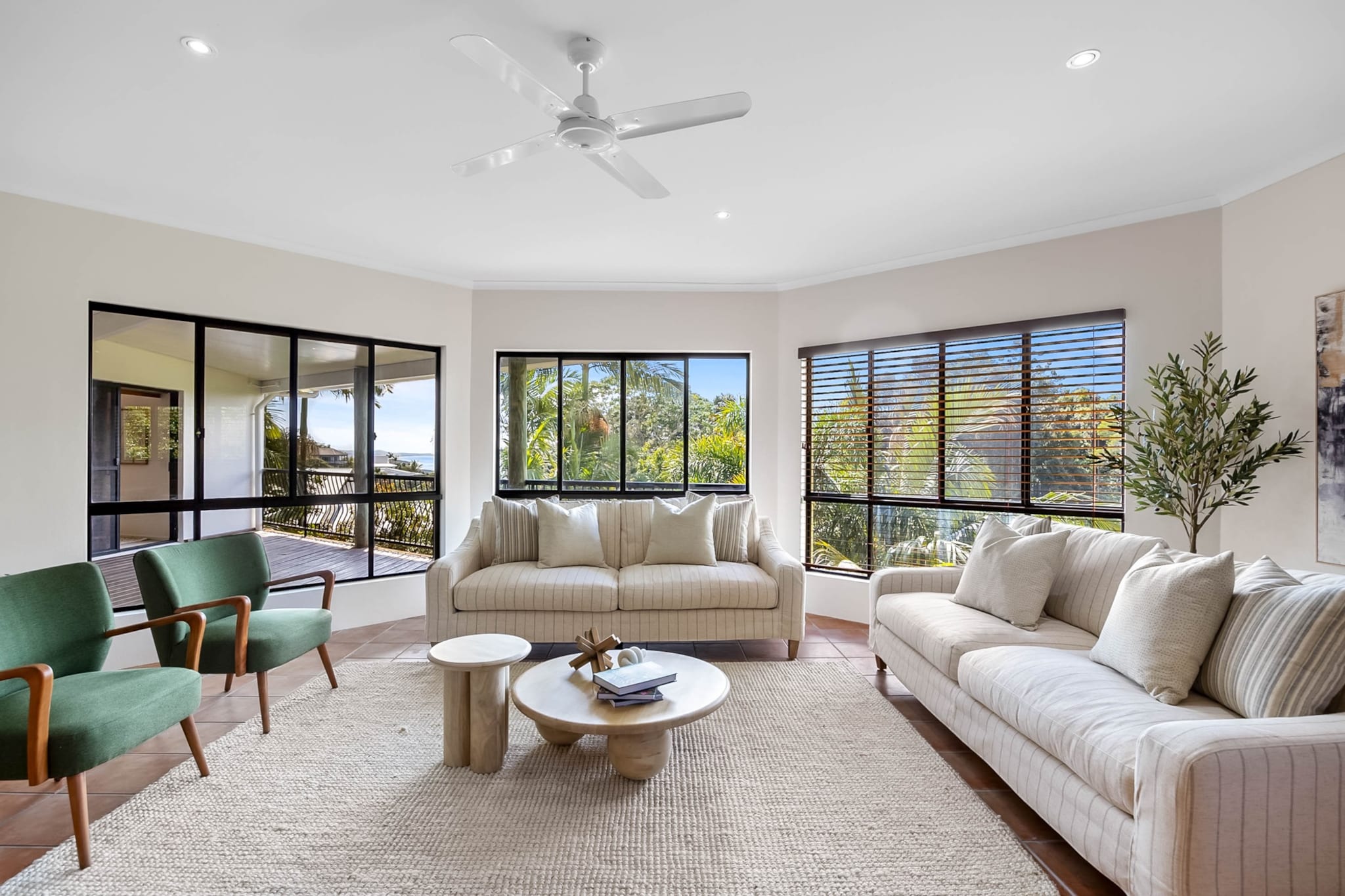 Bed Linen, Desk, Fan, Hot Water, Internet Access DSL, Wardrobe, Kitchen(dining table, stove, electric kettle, toaster, coffee machine, oven, microwave, dishwasher, fridge), bedroom(double king size bed), bedroom(Queen Bed), bedroom(Queen Bed), bedroom(Queen Bed), bathroom, bathroom, bathroom, First Aid, Beach, Play area, TV, tumble dryer, bath tub, washing machine, balcony or terrace, heating, air conditioning, iron, hairdryer, Towels/Sheets (Incl.), shampoo, body soap, Essentials, dishes and cutlery, Dedicated workspace, Coffee, Conditioner, Long term stays allowed, Near Ocean, Room-darkening shades, Sea view, Shower gel, Wine glasses