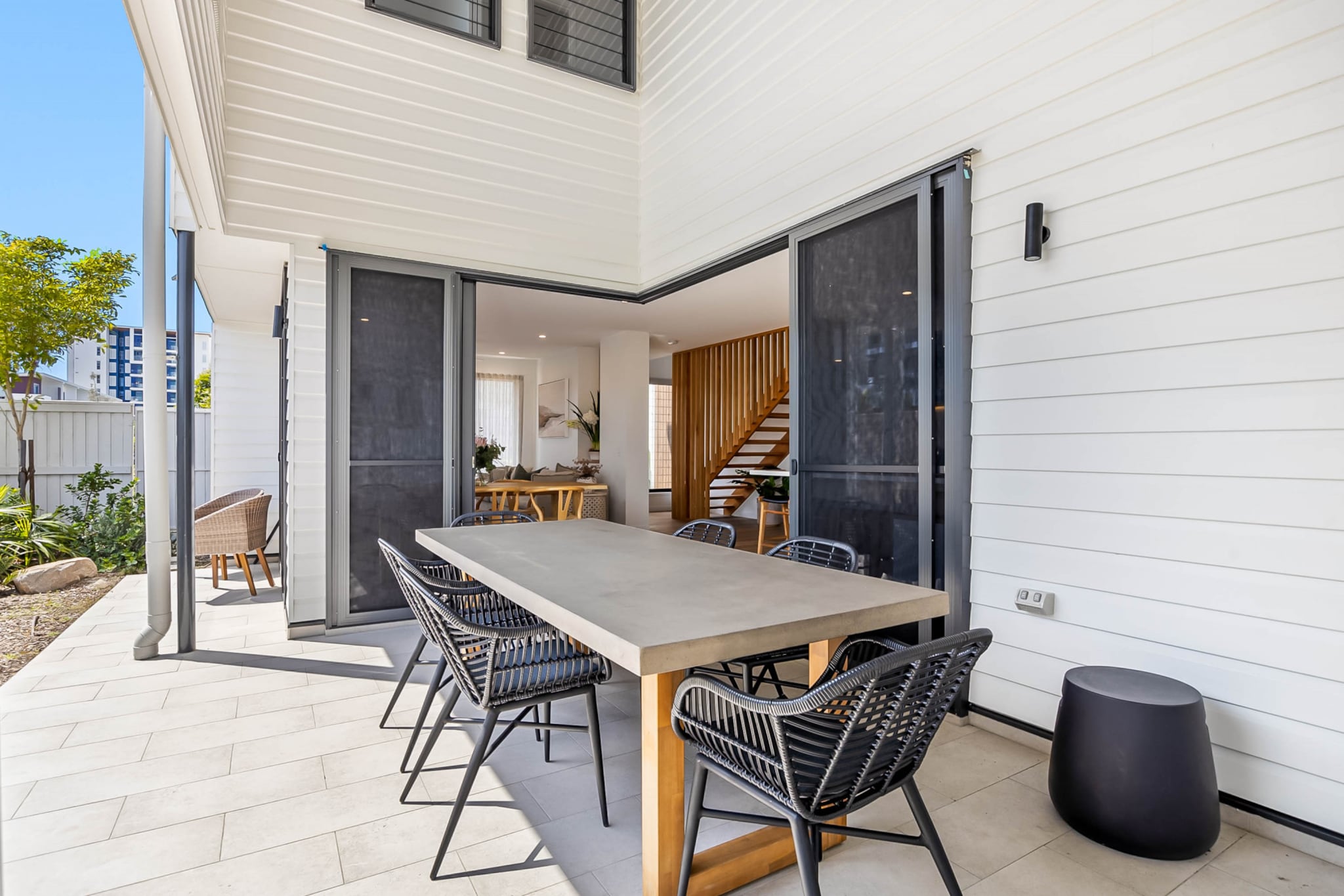 Bed Linen, Desk, Hot Water, Internet Access DSL, Wardrobe, Living room(TV, seating area), Kitchen(dining table, stove, electric kettle, toaster, coffee machine, oven, microwave, dishwasher, fridge, dishes and cutlery), bedroom(double king size bed), bedroom(Queen Bed), bedroom(2x single bed), bathroom(bath tub, shower, washbasin, toilet, hairdryer, Towels incl., shampoo, body soap, Essentials), bathroom(shower, washbasin, toilet, hairdryer, Towels incl., shampoo, body soap, Essentials), bathroom(shower, washbasin, toilet, hairdryer, Towels incl., shampoo, body soap), First Aid, Beach, Play area, tumble dryer, washing machine, heating, air conditioning, iron, Dedicated workspace, Long term stays allowed, Near Ocean, Room-darkening shades, Sea view, Wine glasses