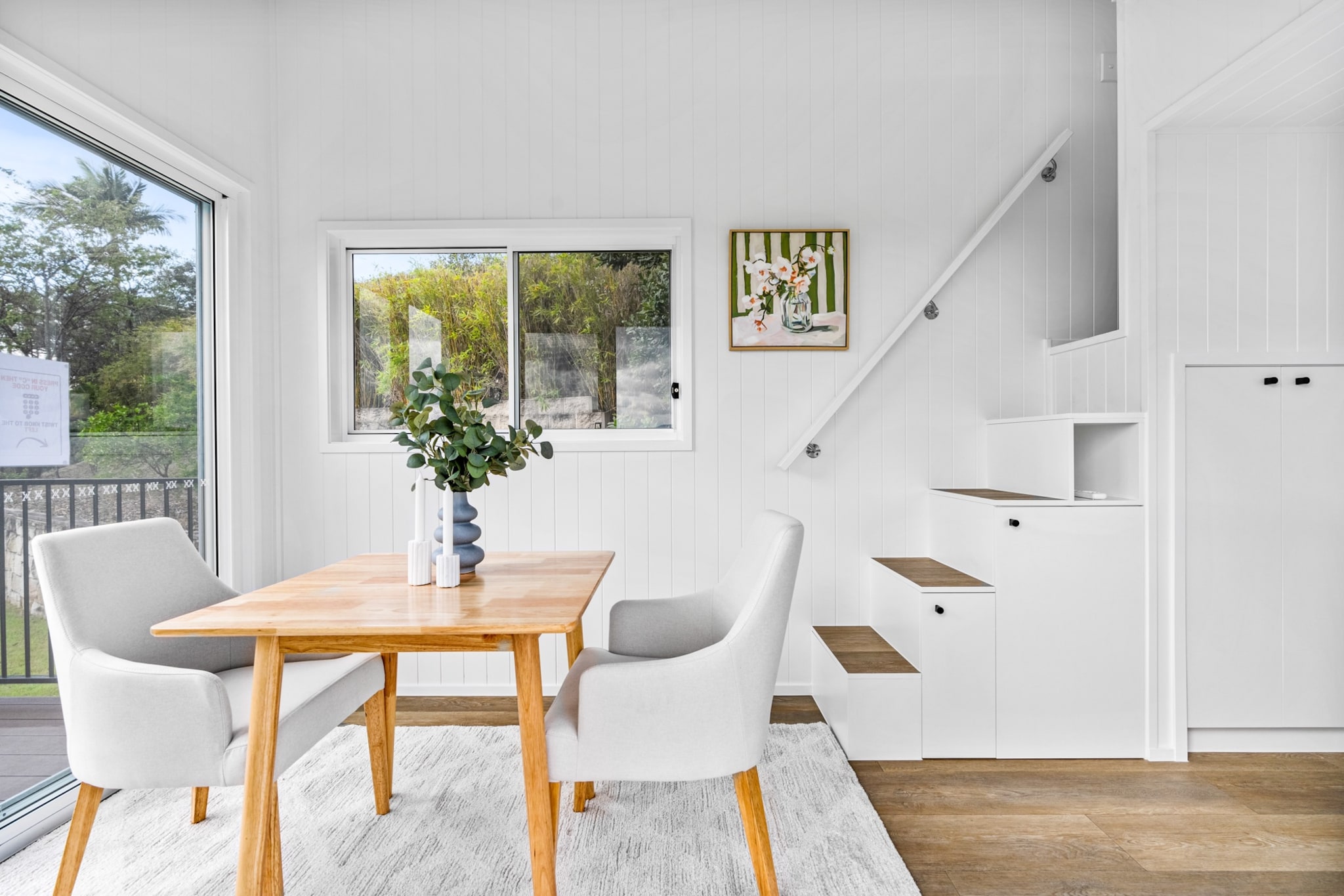 Hot Water, open kitchen(electric kettle, toaster, coffee machine, microwave, fridge, air conditioning, dishes and cutlery), bedroom(Bed Linen, Wardrobe, Queen Bed), bathroom(shower, washbasin, toilet, hairdryer, Towels/Sheets (Incl.), shampoo, body soap, Essentials, Conditioner, Shower gel), First Aid, washing machine, balcony or terrace, heating, iron, Carbon monoxide detector, Long term stays allowed, Mountain view, Town, Wine glasses