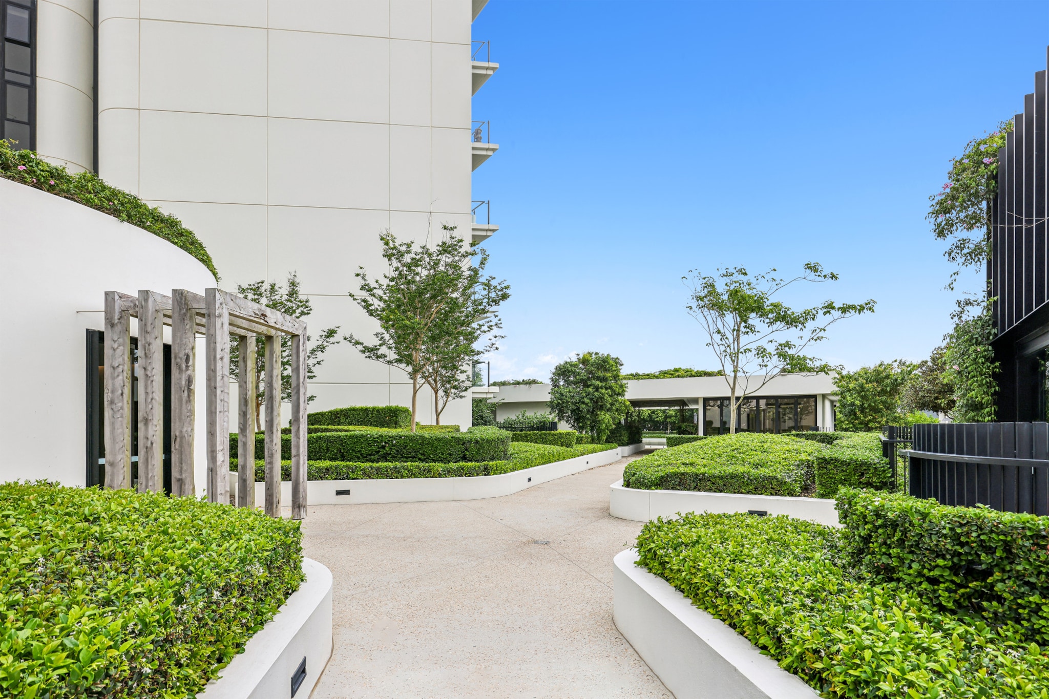 Glorious Ocean Views, 2-Bed, Pool & Amenities