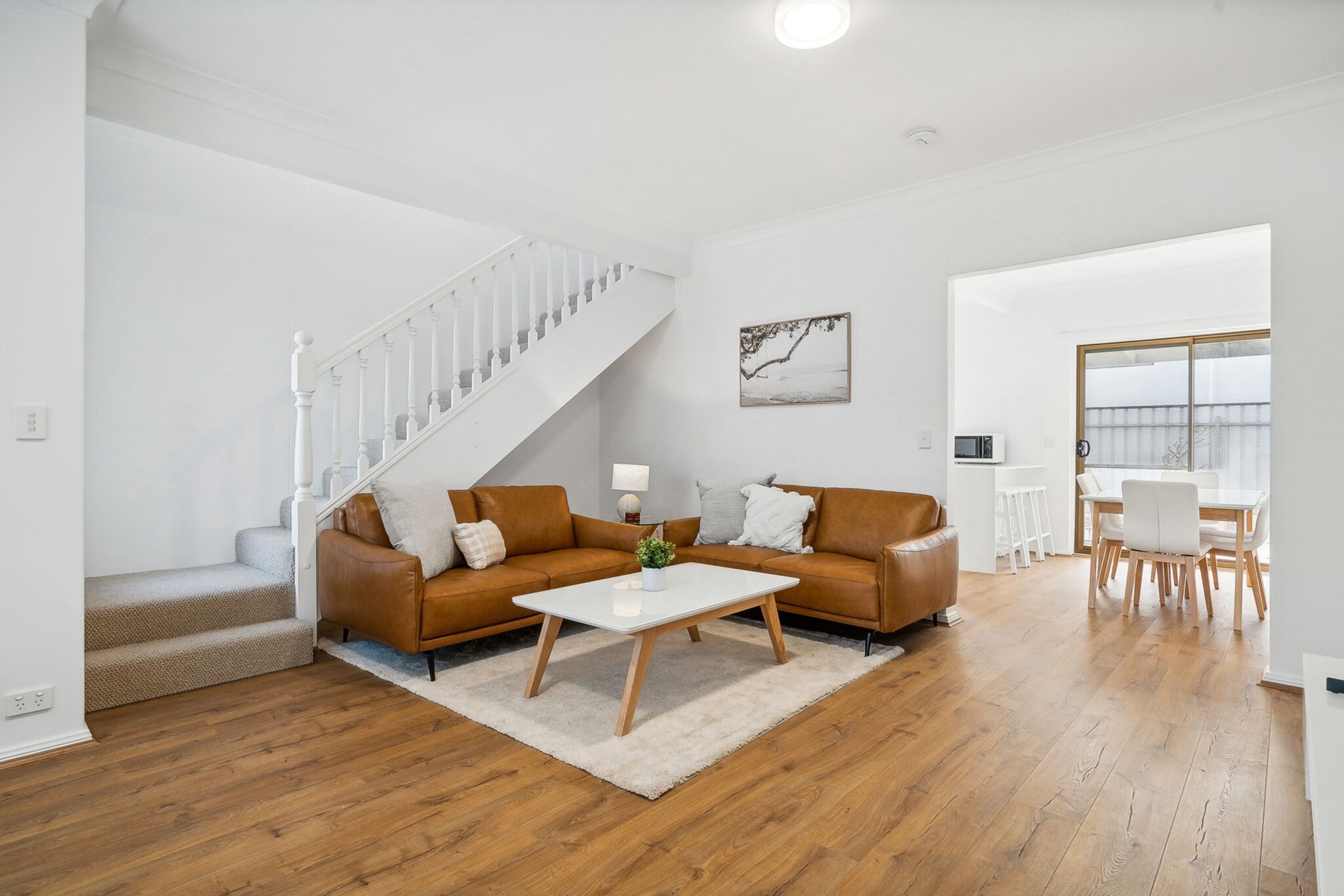 Coastal Luxury: 3-Bed Townhouse 150m from Beach