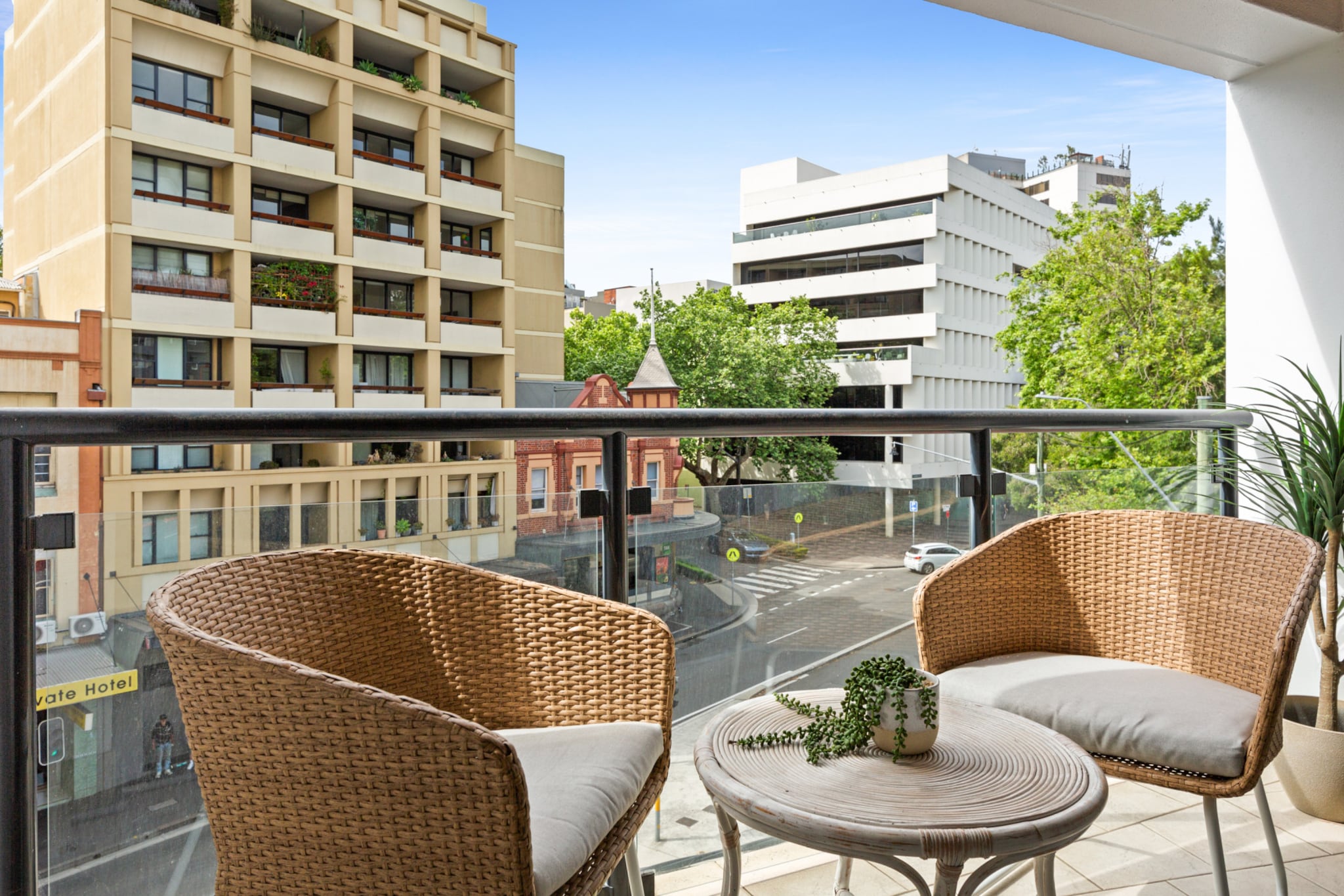 Property description
This stylish studio apartment is a fantastic base for discovering Sydney’s attractions. A short walk from Central Station, it grants access to iconic places like the Sydney Opera House and Circular Quay. The sleek, minimalist design is enhanced by its proximity to Crown Street, known for its boutique shops, trendy cafes, and bars. Hyde Park is only a 15-minute stroll away, making it the perfect choice for a modern couple looking to explore the city and enjoy its vibrant surroundings.
The space
Experience sophisticated urban living in this bright and homely studio apartment, perfectly suited for a city fringe lifestyle. The spacious queen-sized bedroom features a cosy study nook, ideal for working remotely. The open-plan kitchen and living area, complete with split A/C, flows seamlessly onto a private undercover balcony with comfortable seating. Large windows and timber floors add warmth and light to the apartment, whilst the polished bathroom provides a place to unwind after a day about town. With Wi-Fi, internal laundry and a prime location near public transport, this stylish pad offers comfort and convenience for your city escape.