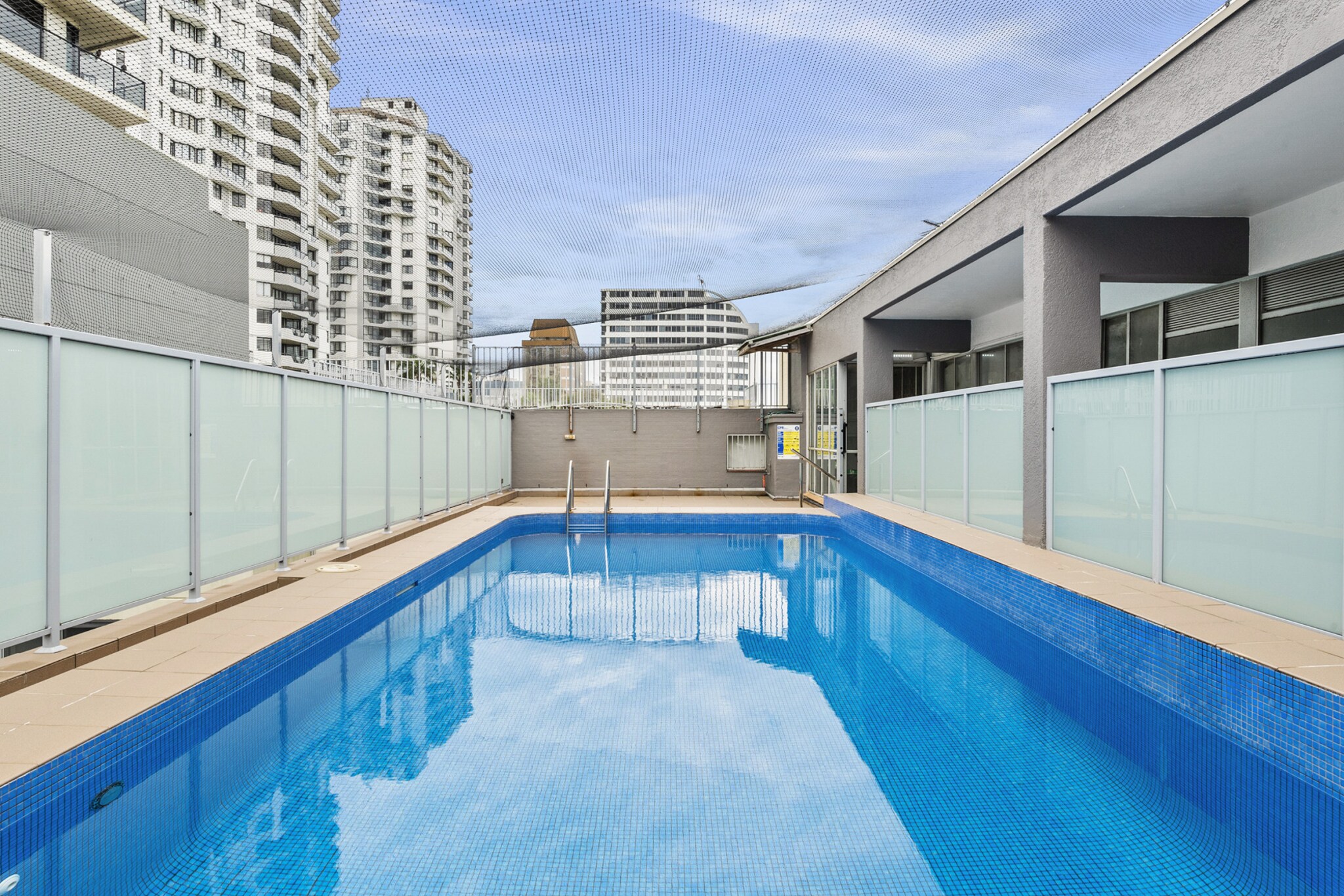Studio4: Bondi Chic Interiors with Rooftop Pool